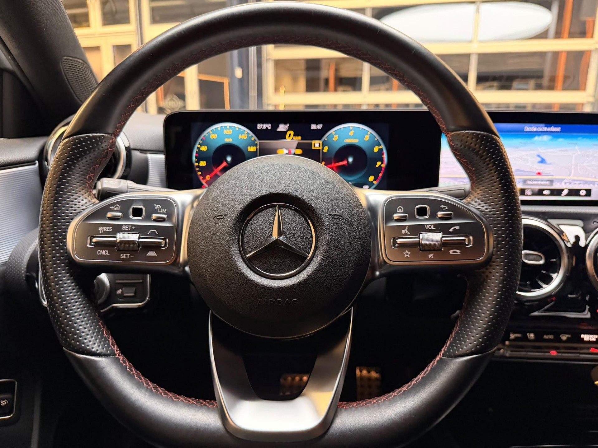MERCEDES-BENZ A-Klasse V177 Limousine A 200 AMG Line-image-14