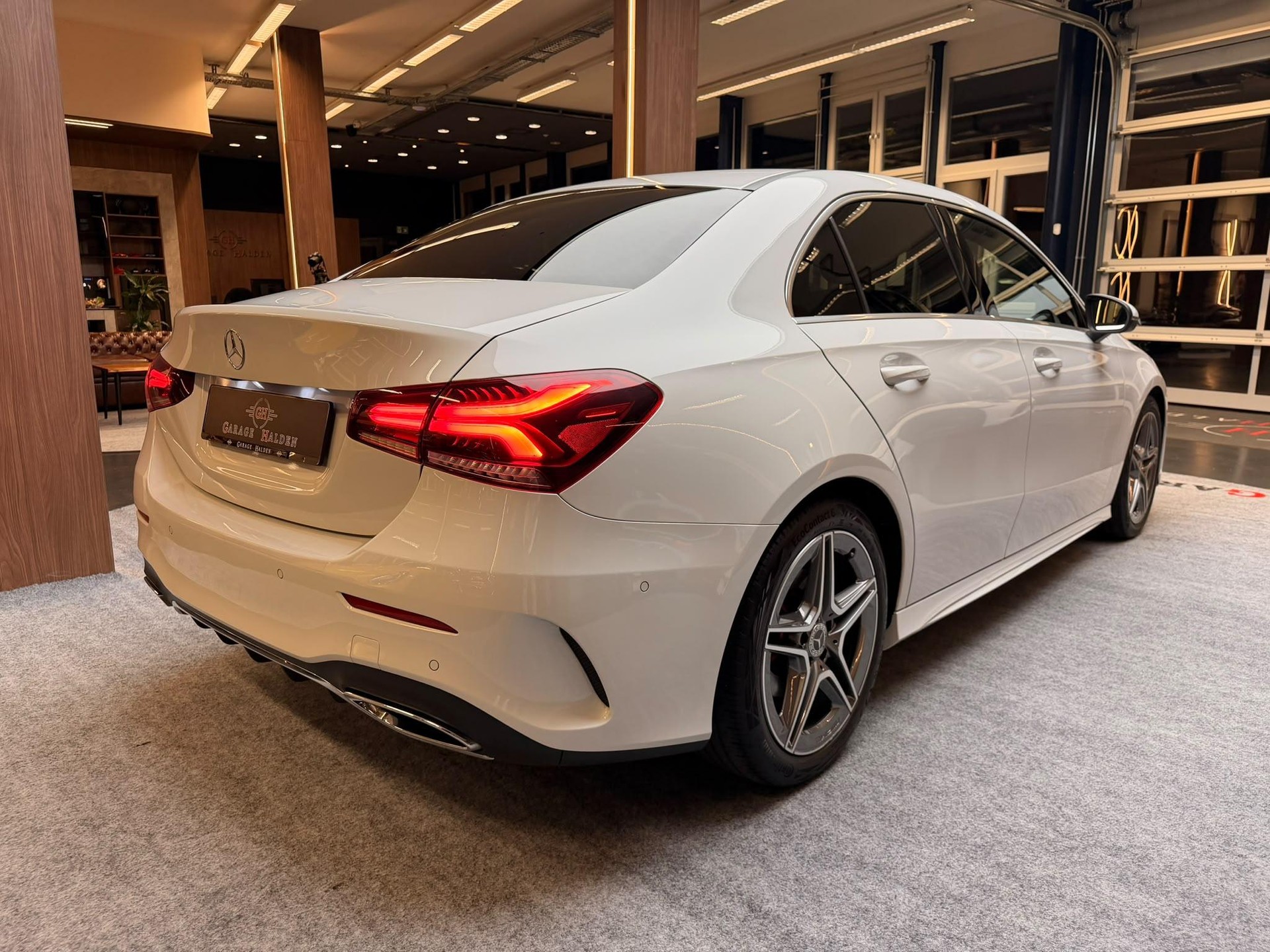 MERCEDES-BENZ A-Klasse V177 Limousine A 200 AMG Line-image-7