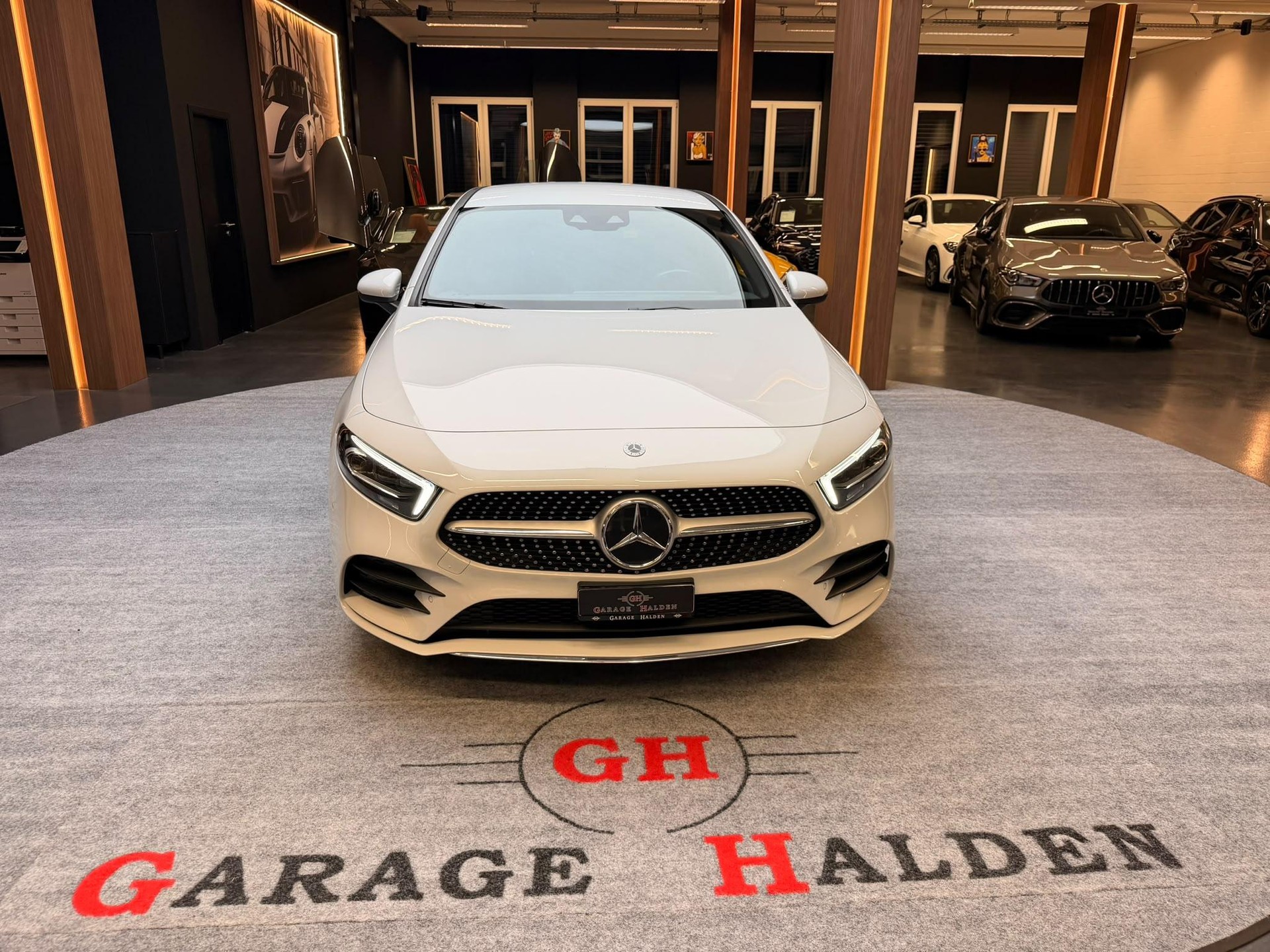 MERCEDES-BENZ A-Klasse V177 Limousine A 200 AMG Line-image-2