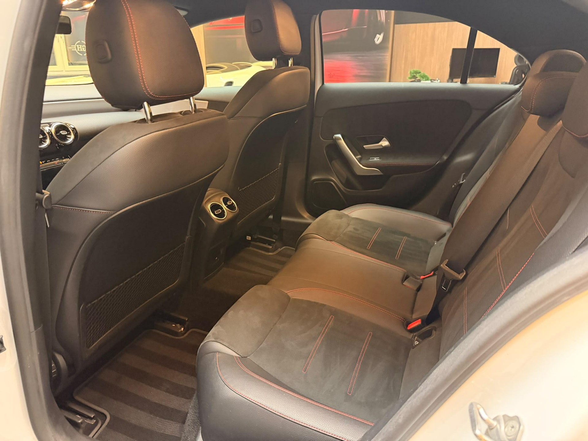MERCEDES-BENZ A-Klasse V177 Limousine A 200 AMG Line-image-10