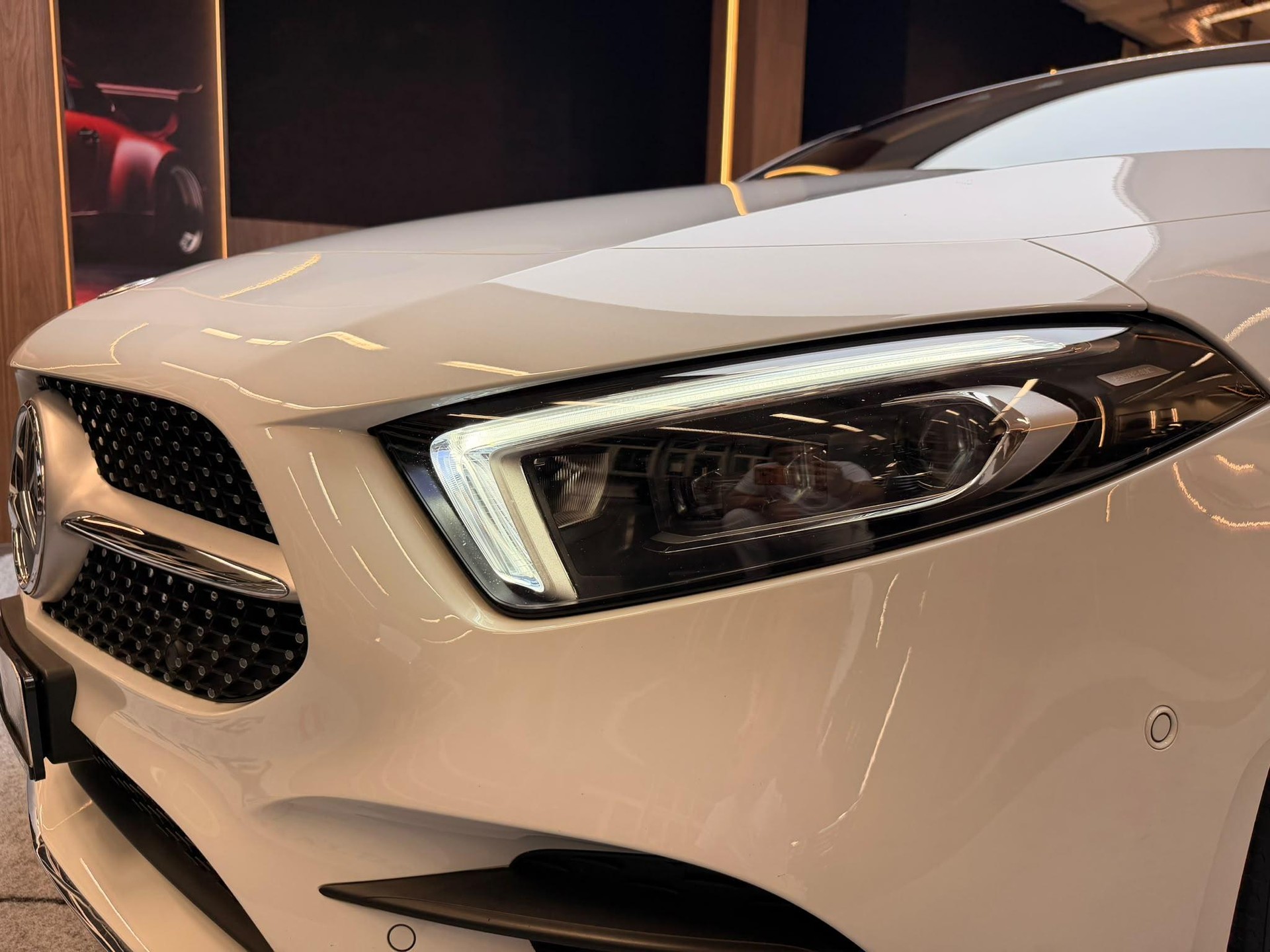 MERCEDES-BENZ A-Klasse V177 Limousine A 200 AMG Line-image-12