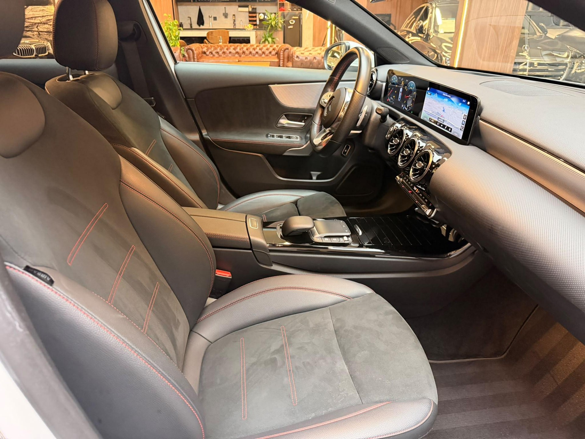 MERCEDES-BENZ A-Klasse V177 Limousine A 200 AMG Line-image-19