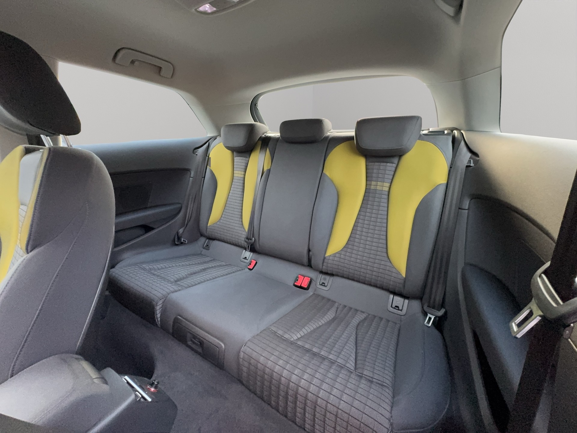 AUDI A3 2.0 TDI Ambiente quattro S-tronic-image-10