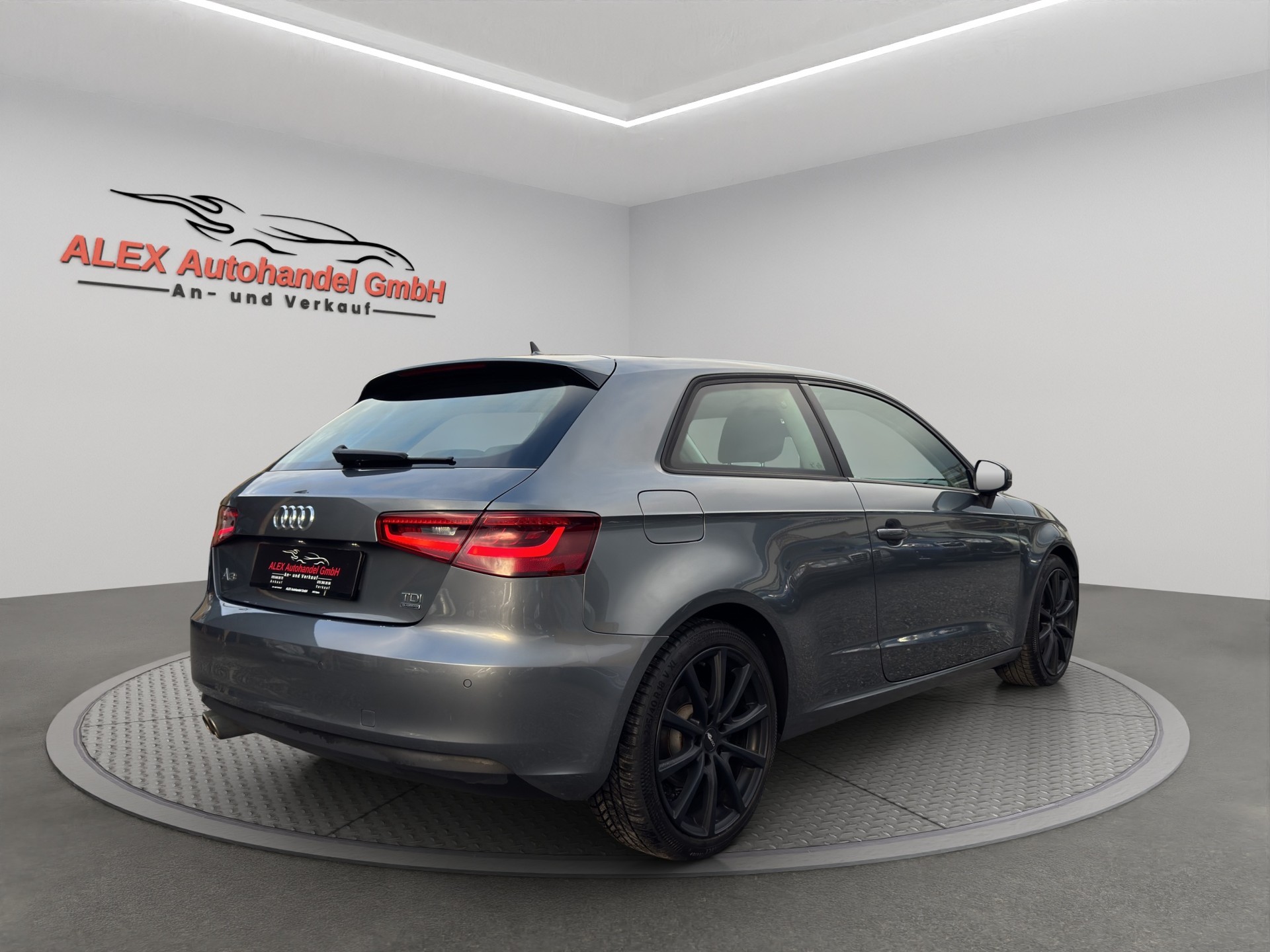 AUDI A3 2.0 TDI Ambiente quattro S-tronic-image-6