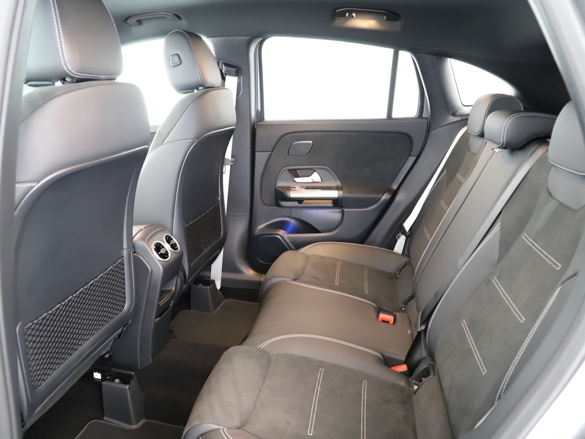 MERCEDES-BENZ GLA 200 Night Star 7G-D-image-9