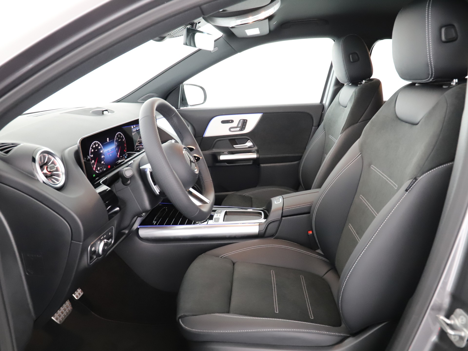 MERCEDES-BENZ GLA 200 Night Star 7G-D-image-8