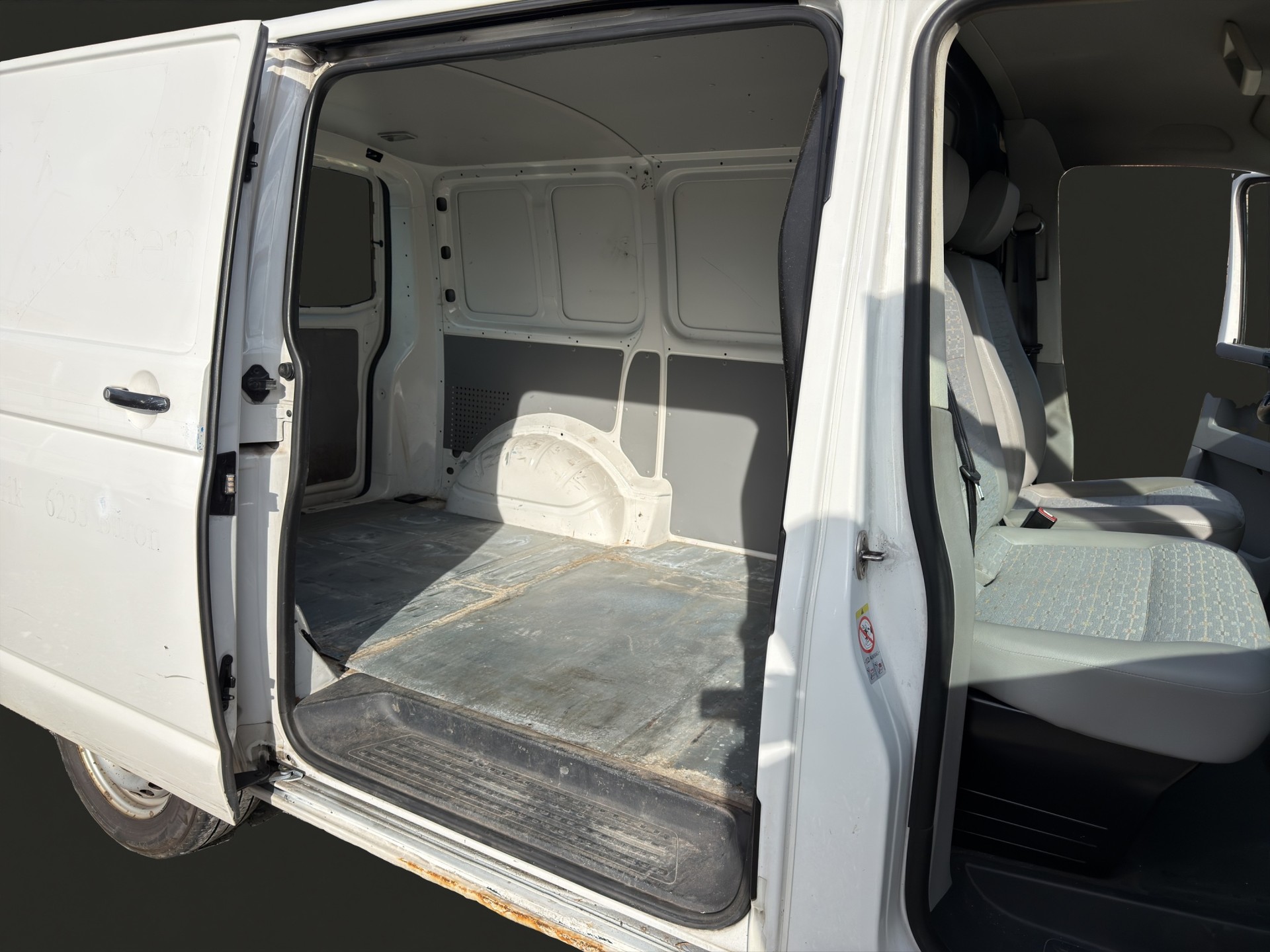 VW T5 2.0 TDI-image-10