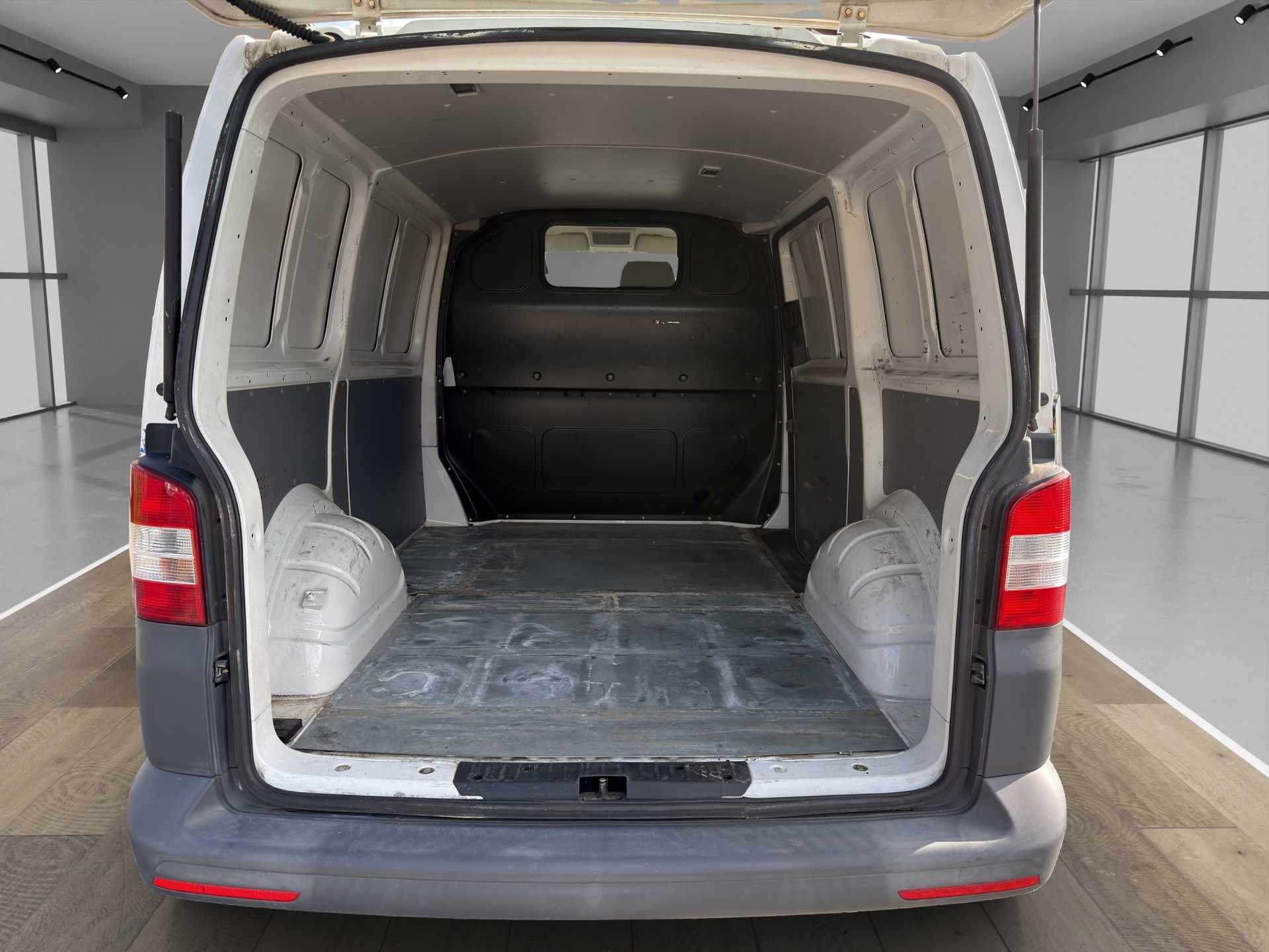 VW T5 2.0 TDI-image-9