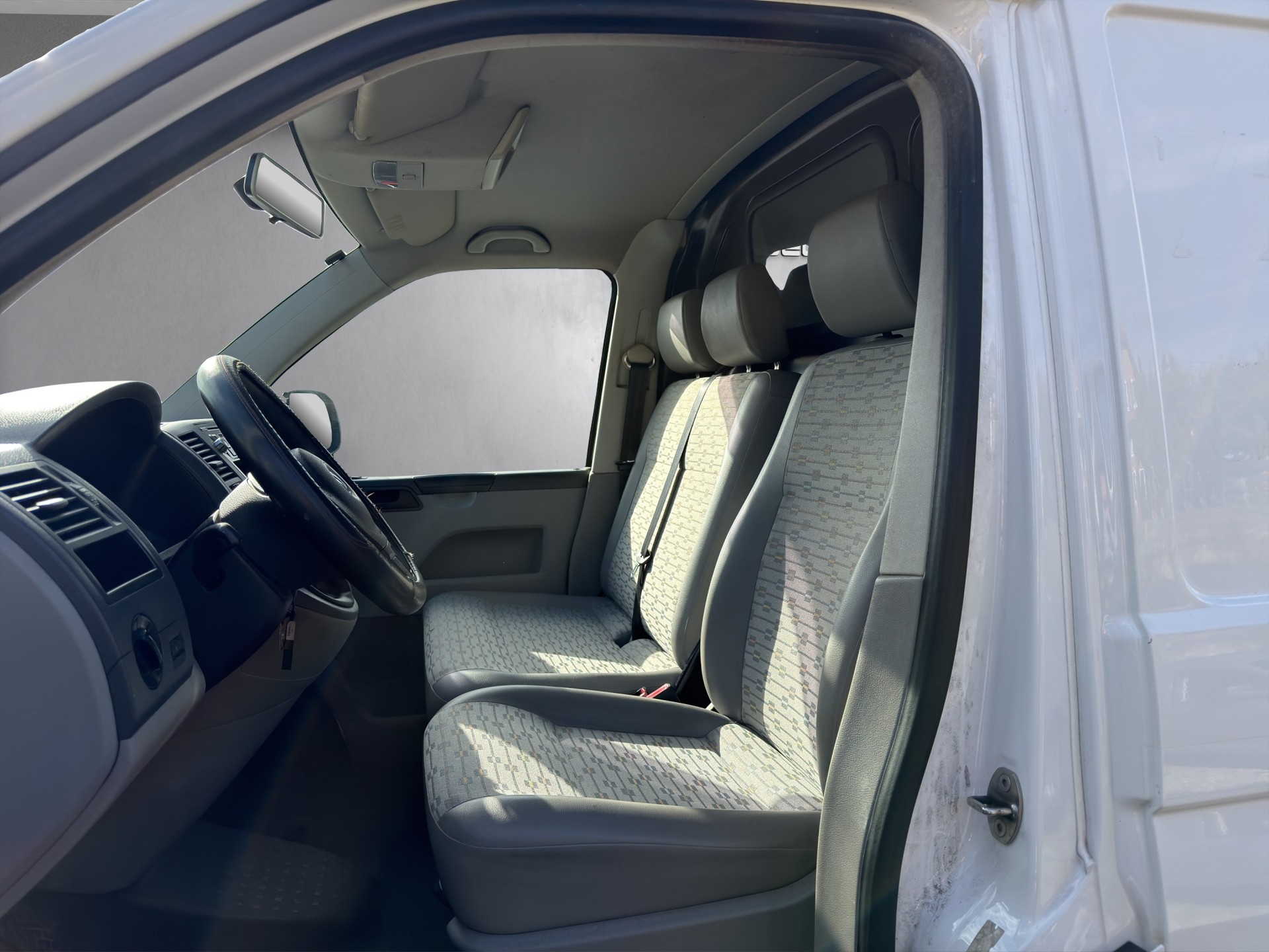 VW T5 2.0 TDI-image-3