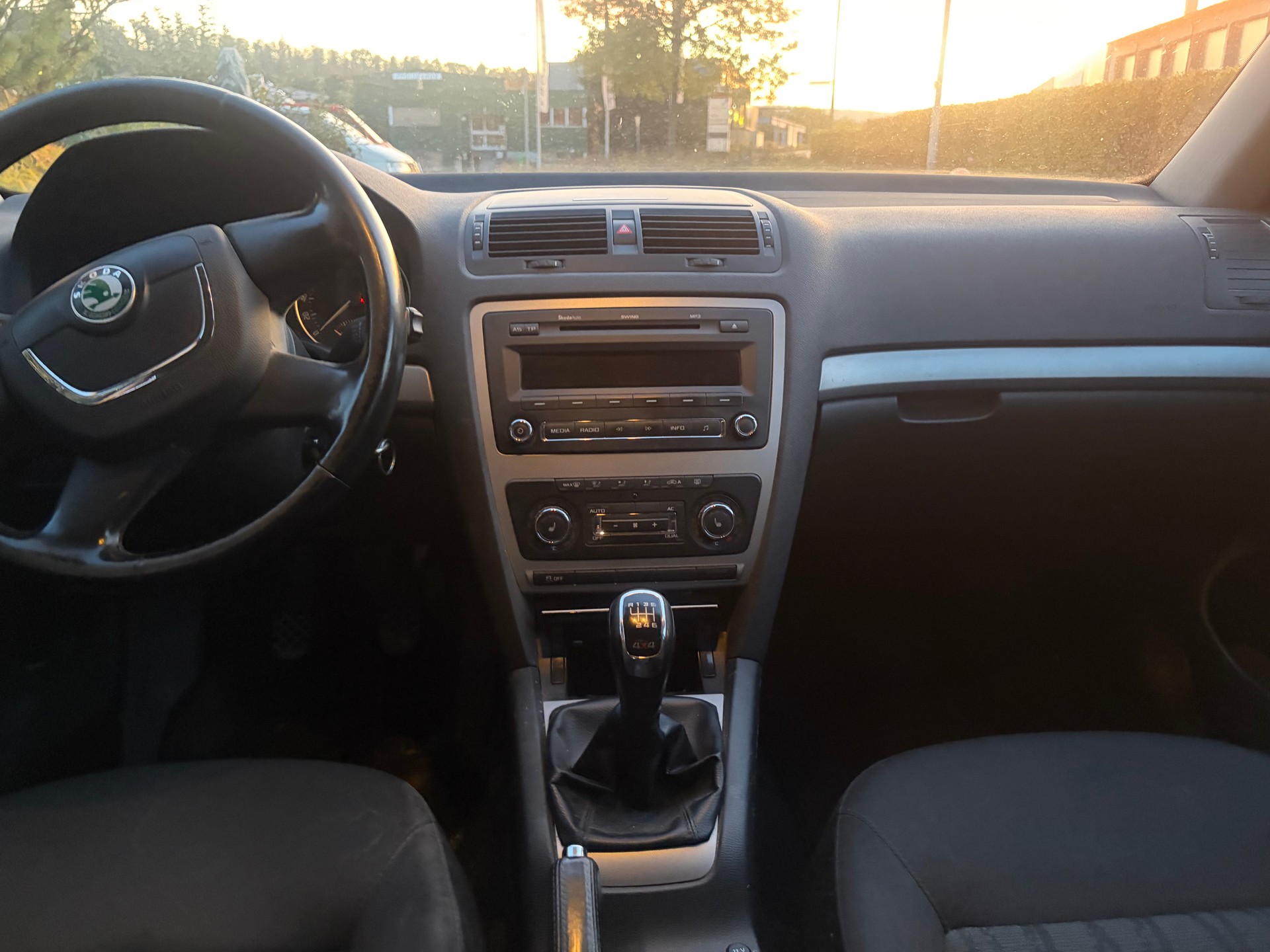 SKODA Octavia Combi 1.8 TSI Twenty 4x4-image-1