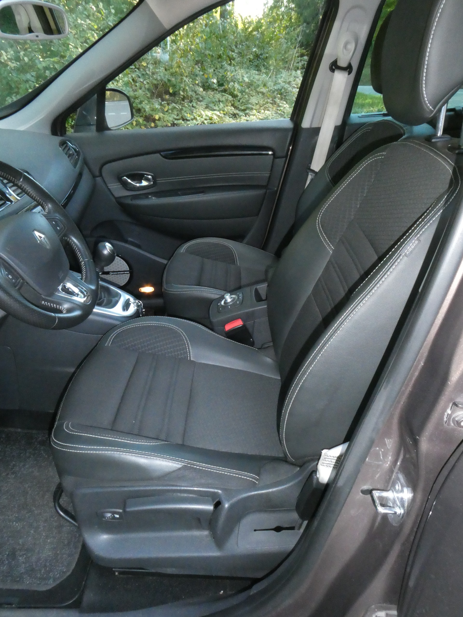 RENAULT Scénic 1.2 16V Turbo Limited-image-9