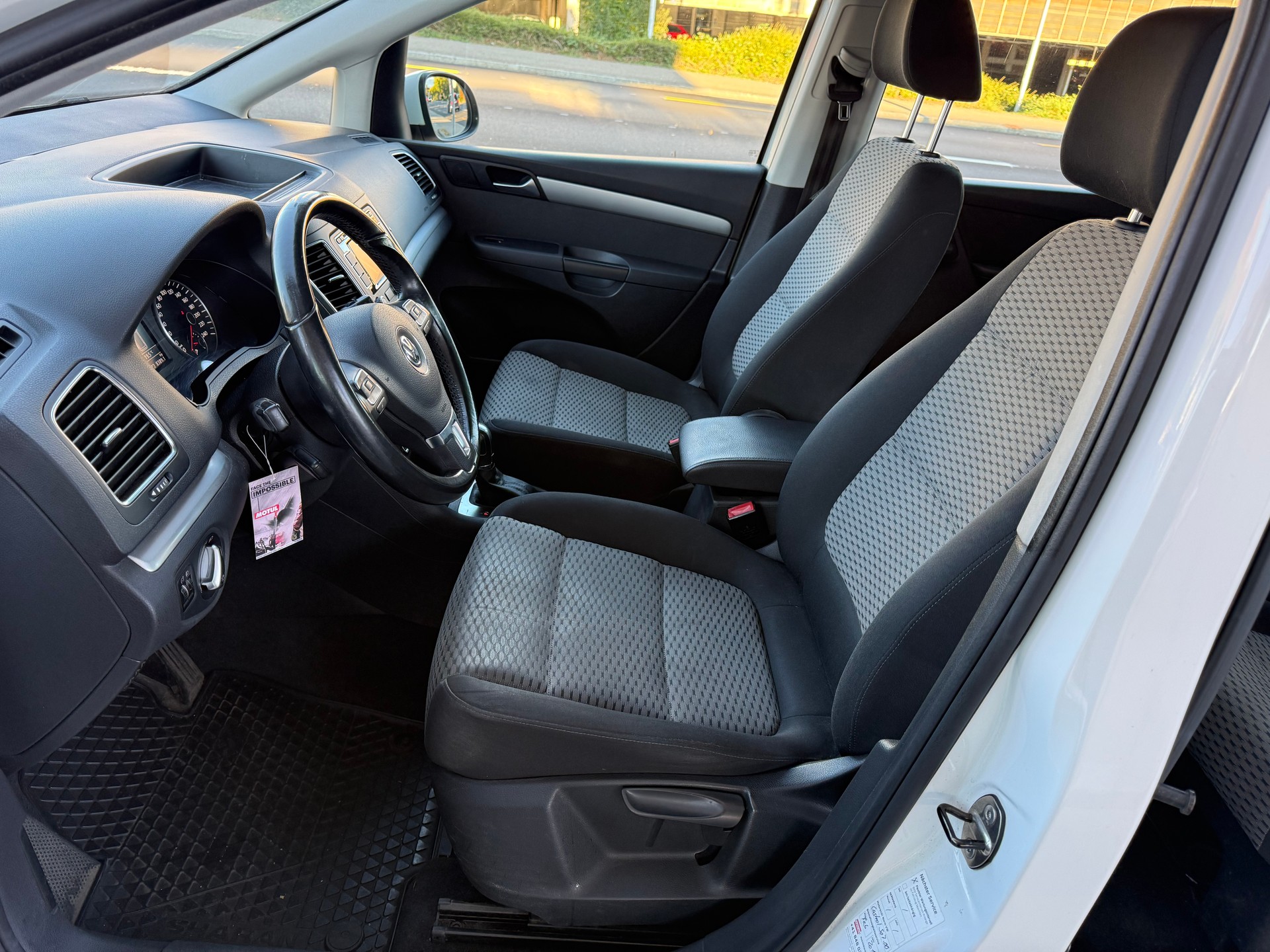 VW Sharan 2.0 TDI BMT Comfortline DSG-image-8