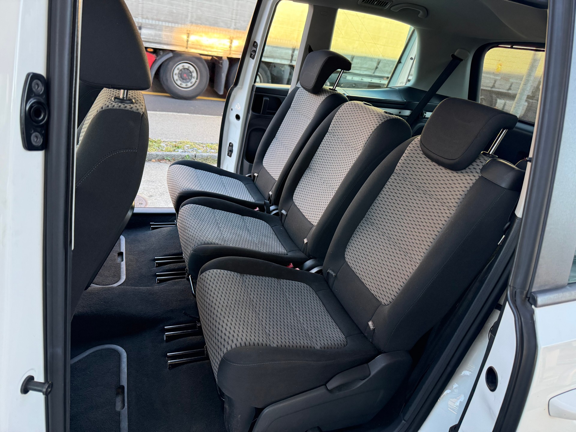 VW Sharan 2.0 TDI BMT Comfortline DSG-image-10
