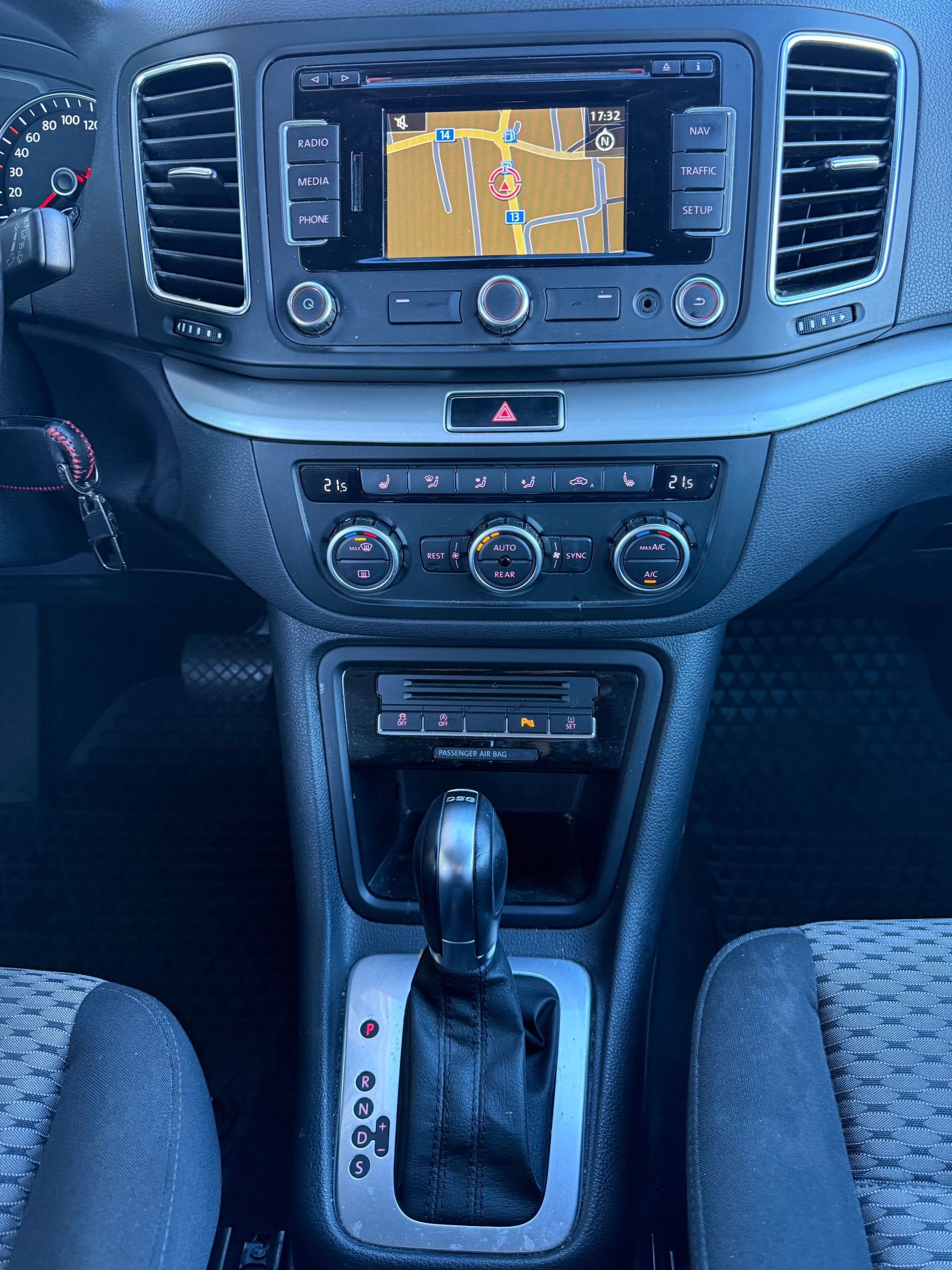 VW Sharan 2.0 TDI BMT Comfortline DSG-image-7