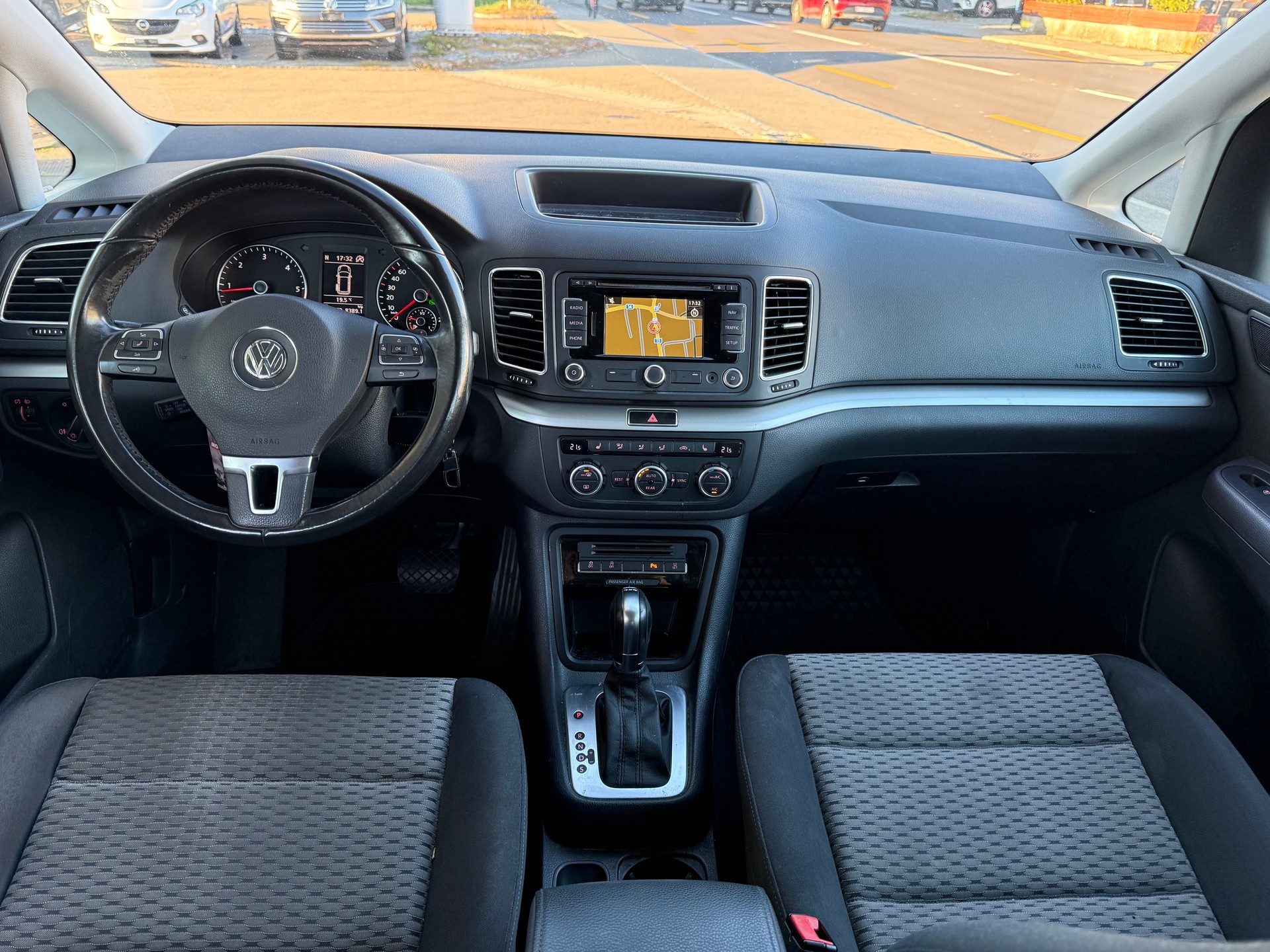 VW Sharan 2.0 TDI BMT Comfortline DSG-image-6