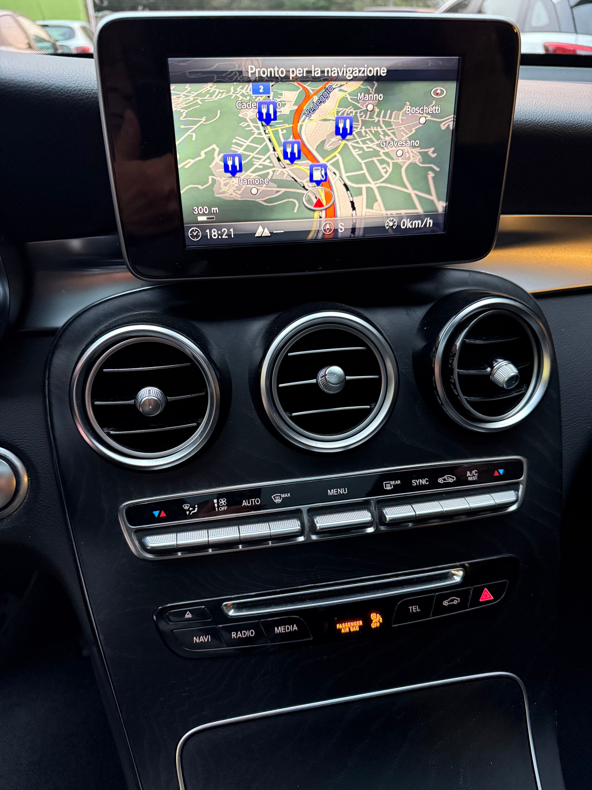 MERCEDES-BENZ GLC 250 d AMG Line 4Matic 9G-Tronic-image-6
