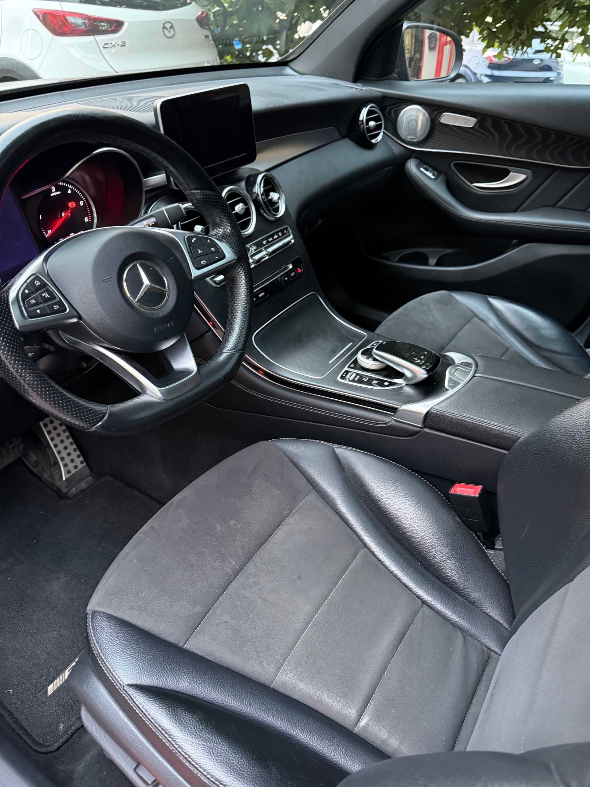 MERCEDES-BENZ GLC 250 d AMG Line 4Matic 9G-Tronic-image-4