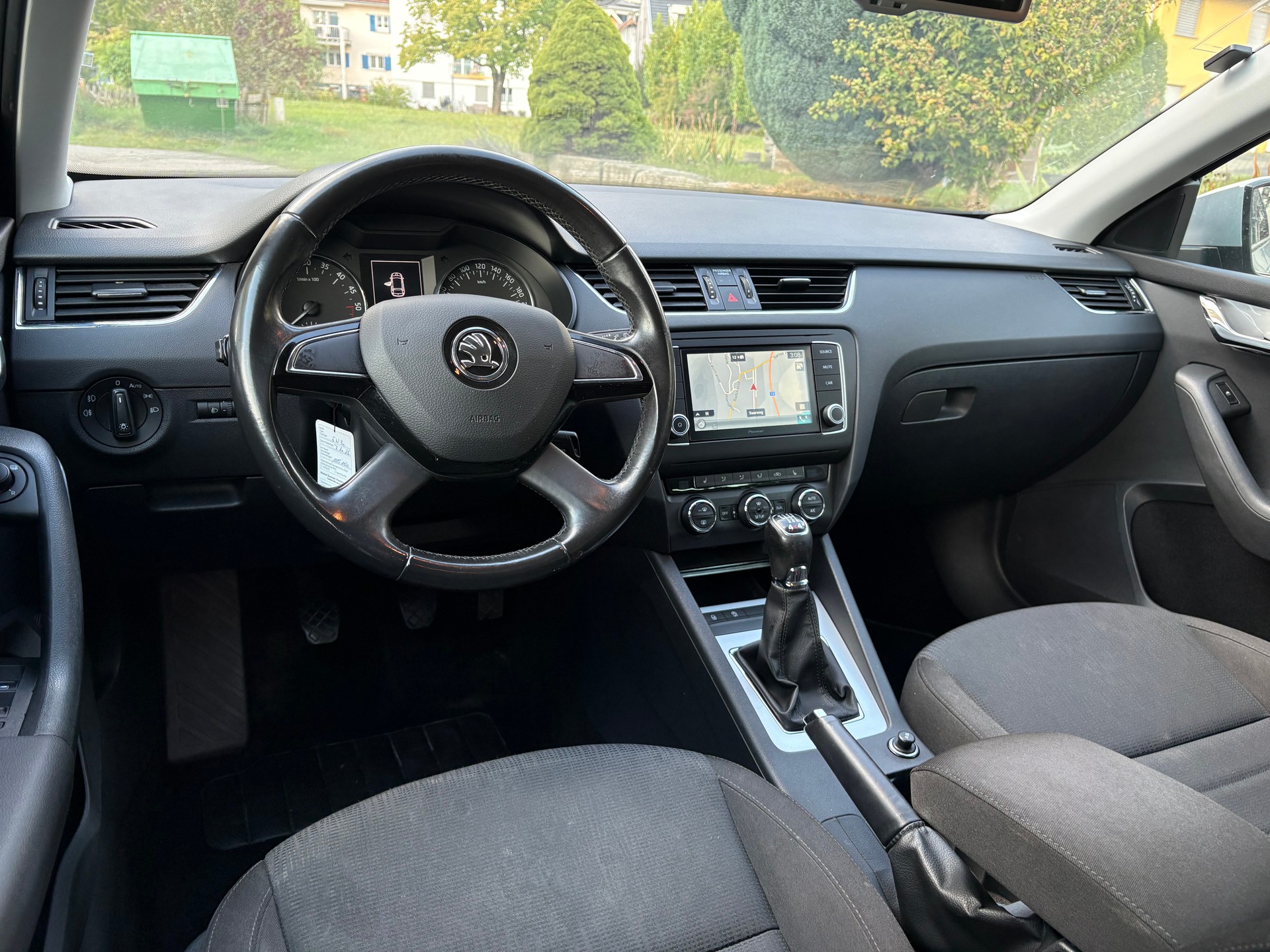 SKODA Octavia Combi 2.0 TDI Ambition 4x4-image-6