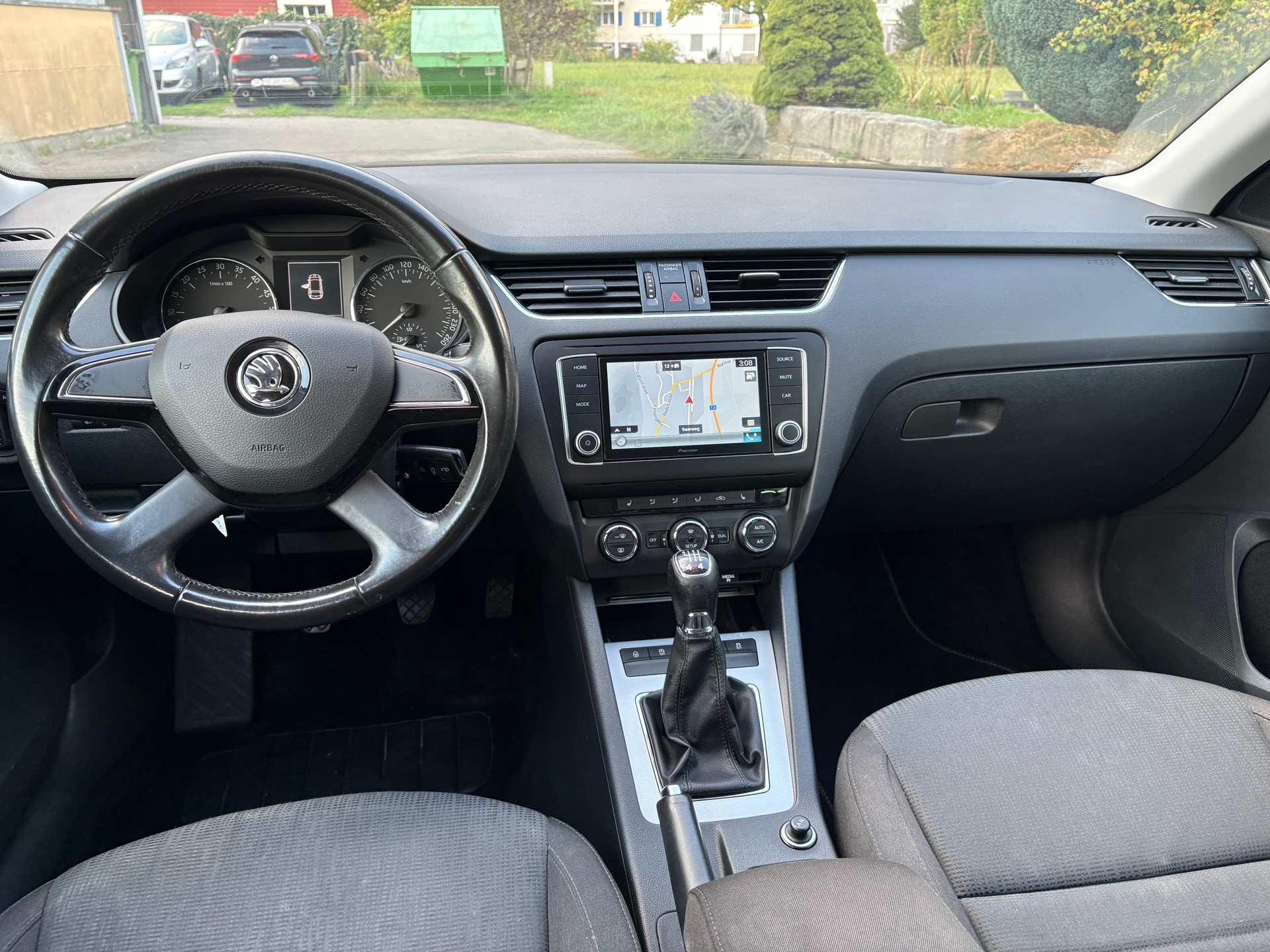 SKODA Octavia Combi 2.0 TDI Ambition 4x4-image-7