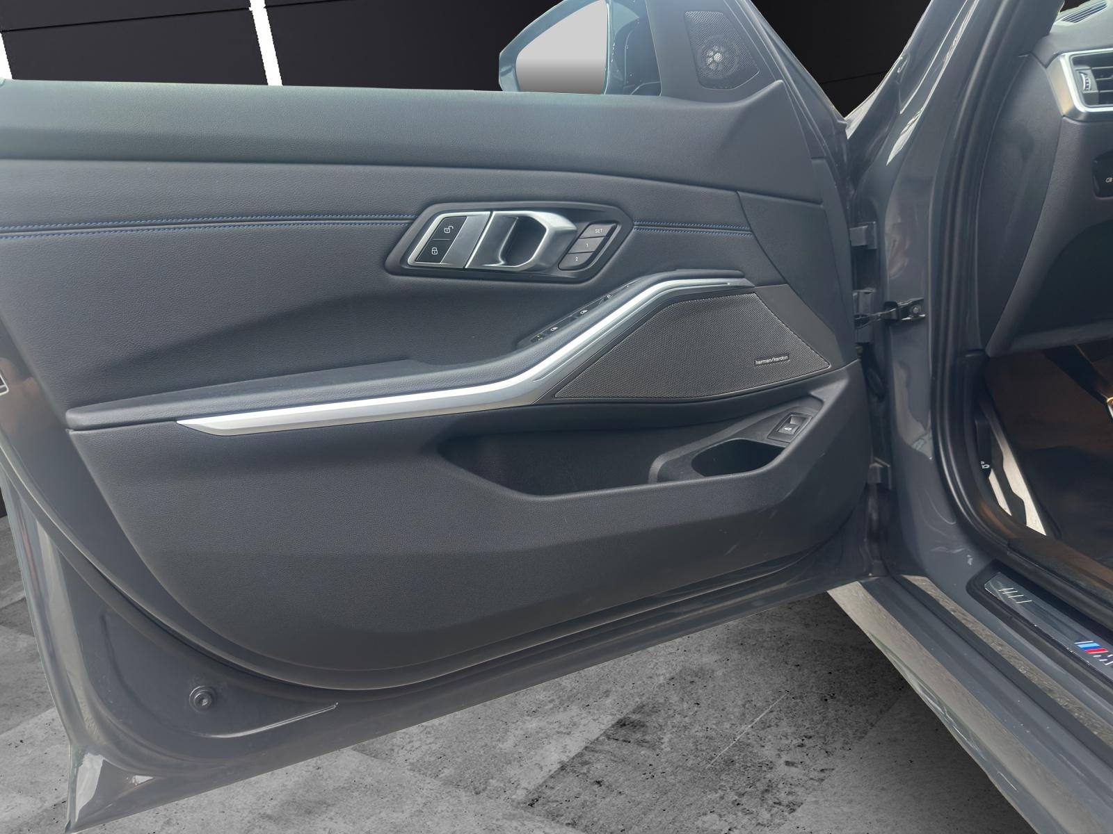 BMW M340i xDrive Touring-image-12