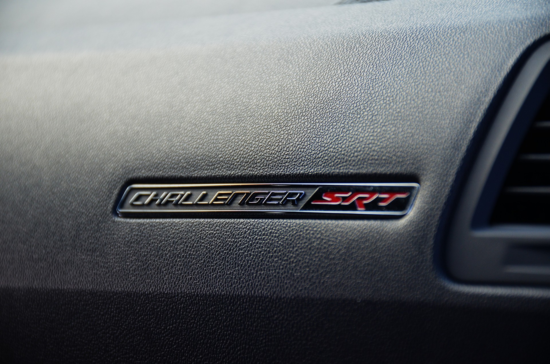 DODGE SRT 8-image-19