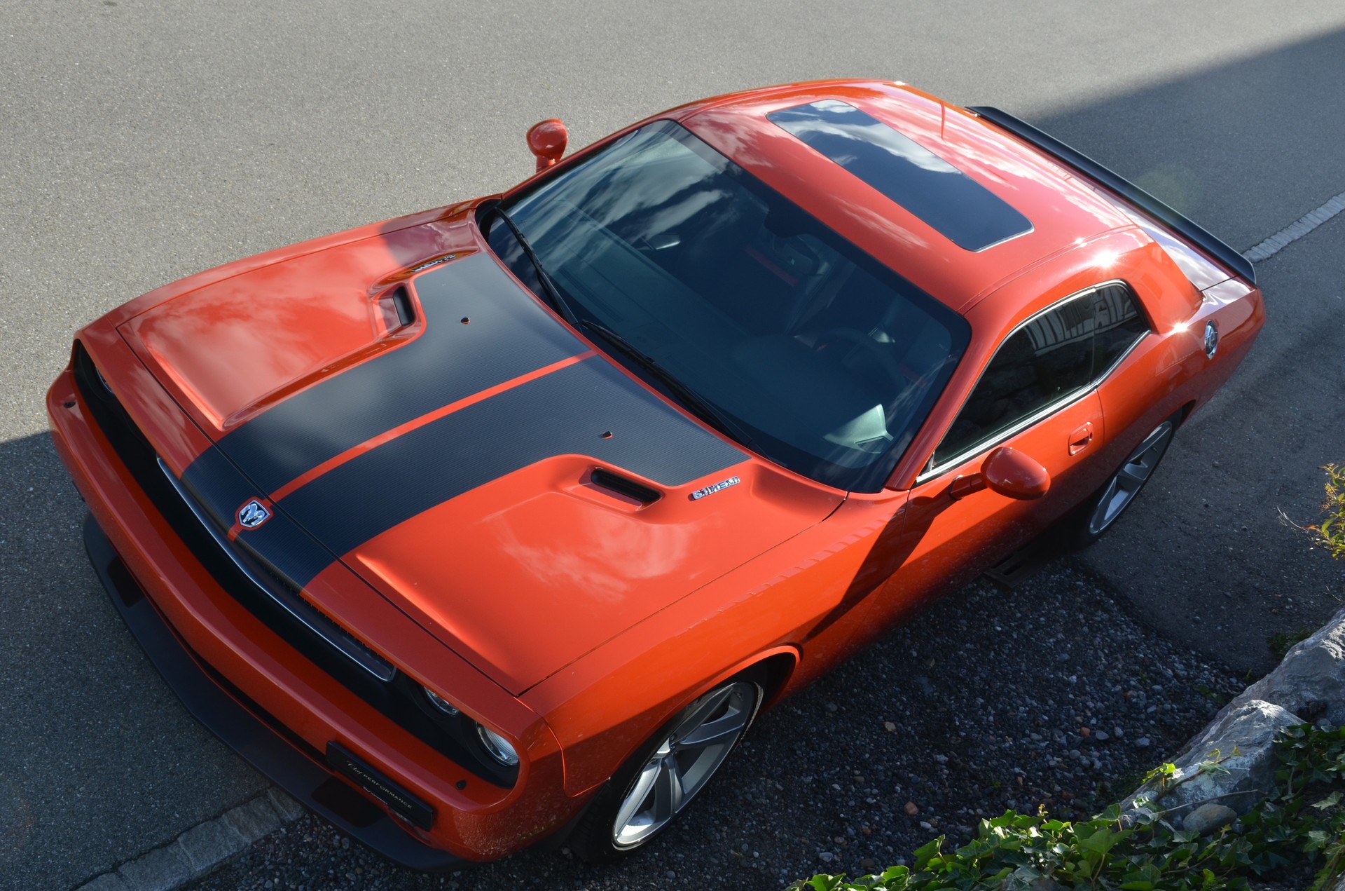 DODGE SRT 8-image-6