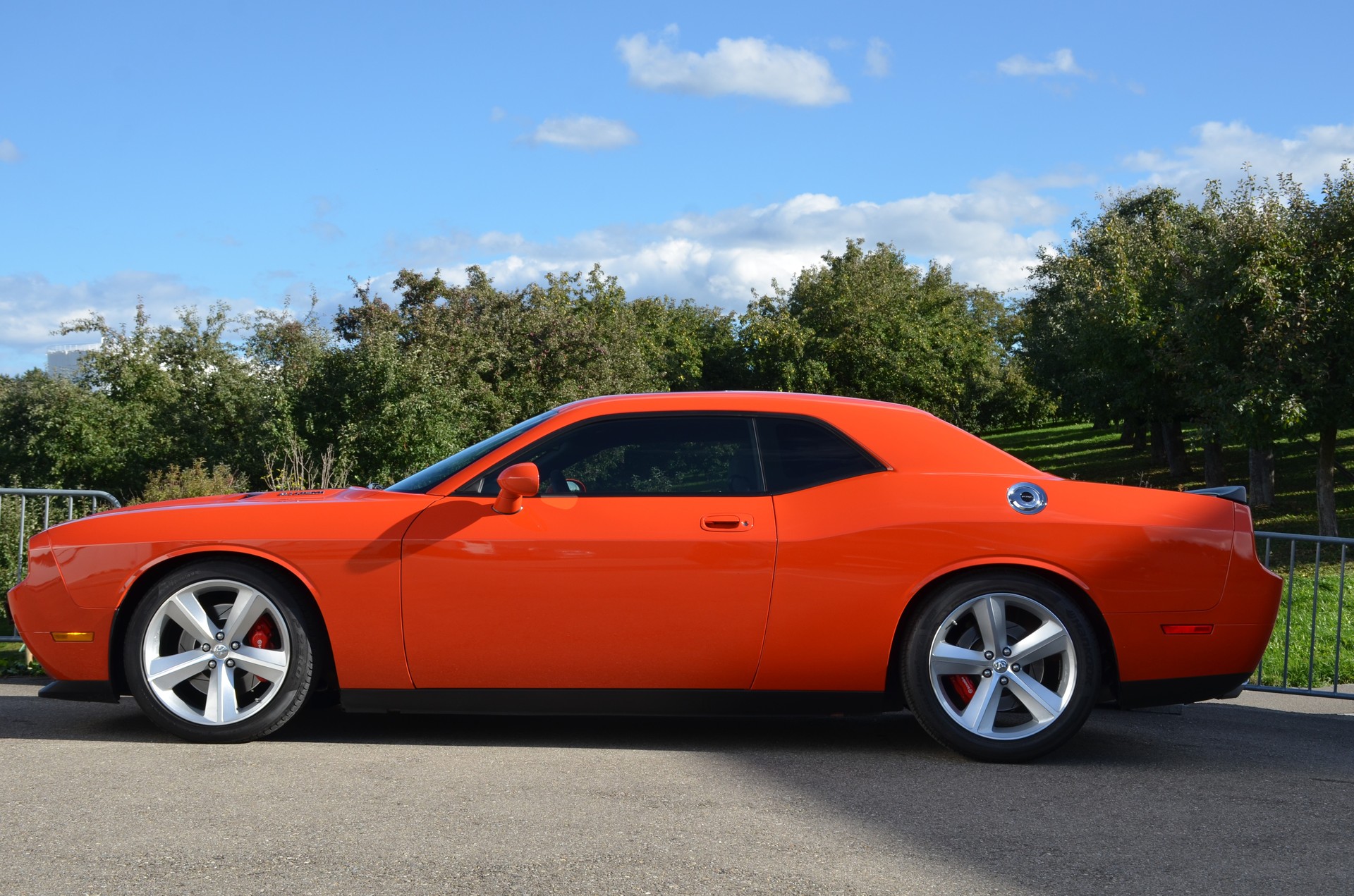 DODGE SRT 8-image-3