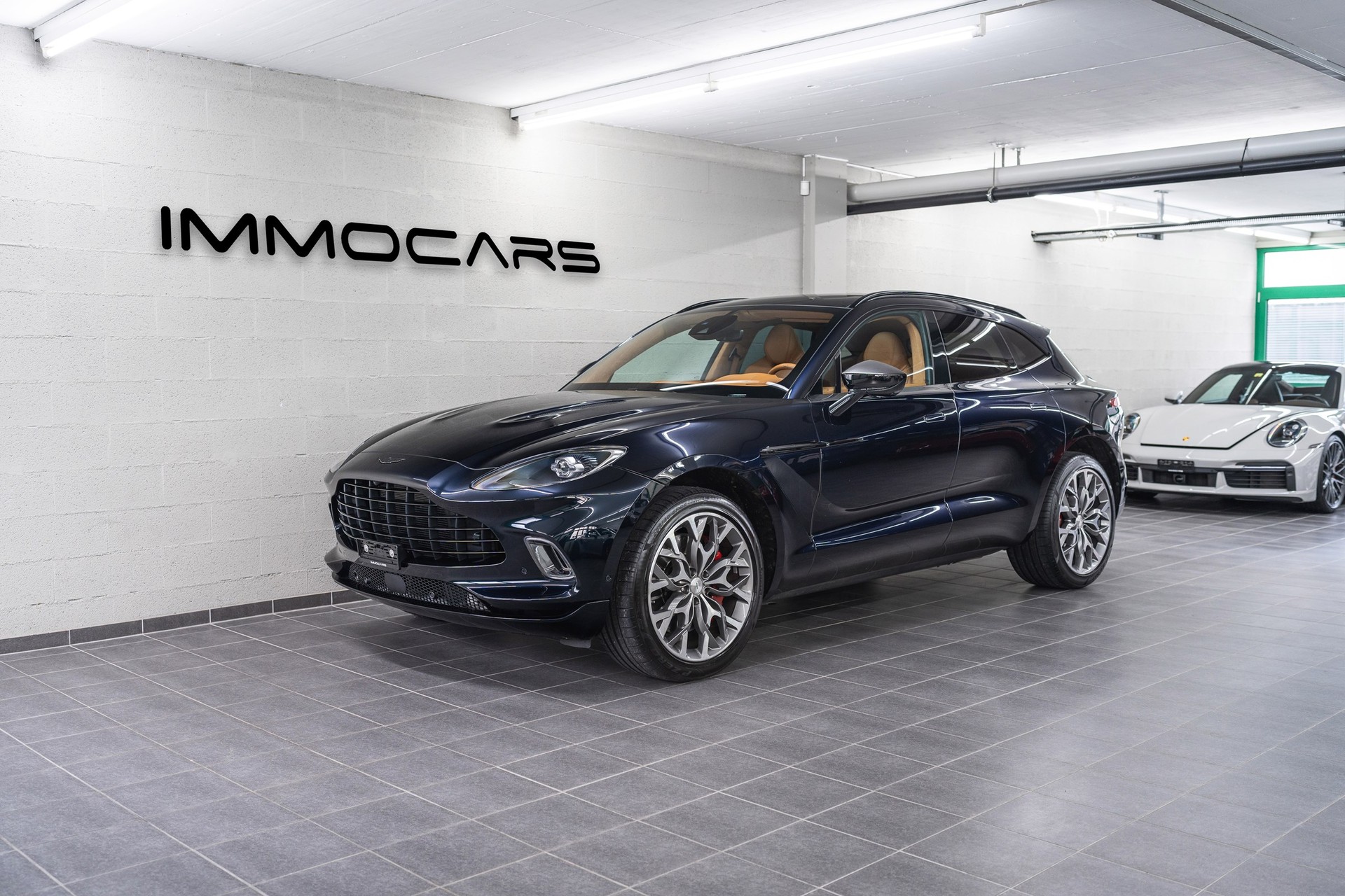 ASTON MARTIN DBX 4.0 V8-image-0