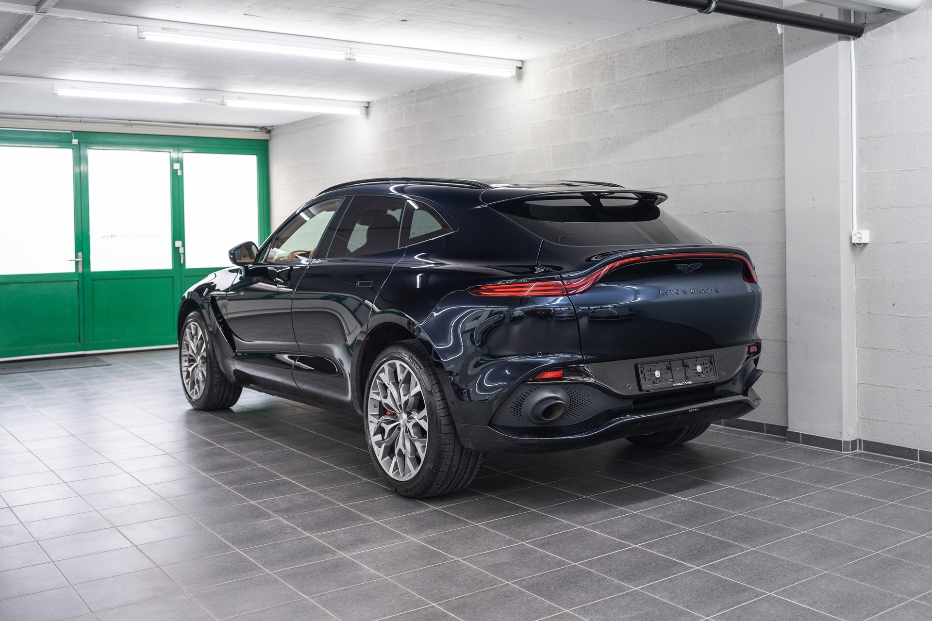 ASTON MARTIN DBX 4.0 V8-image-6