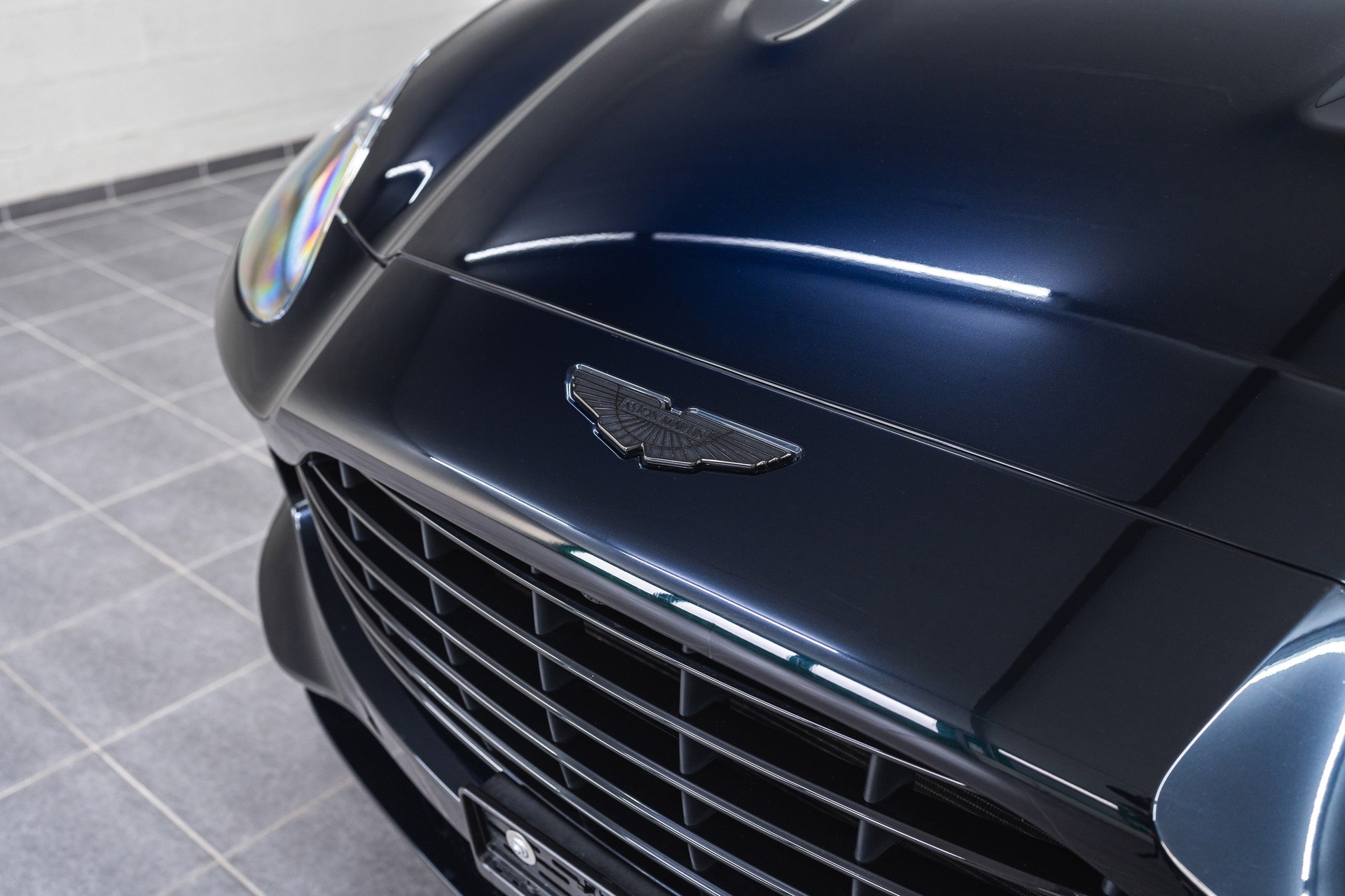 ASTON MARTIN DBX 4.0 V8-image-9