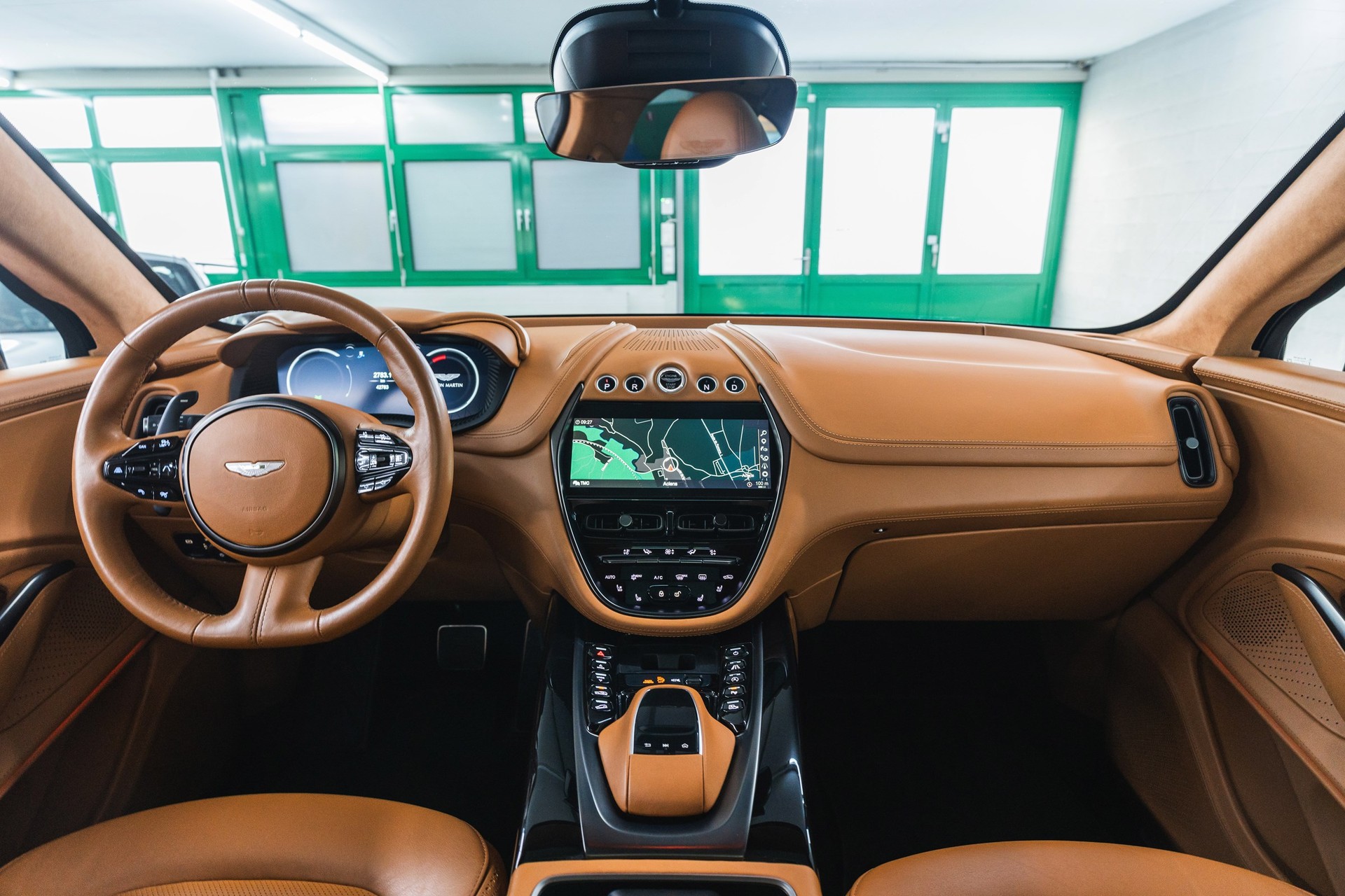 ASTON MARTIN DBX 4.0 V8-image-12