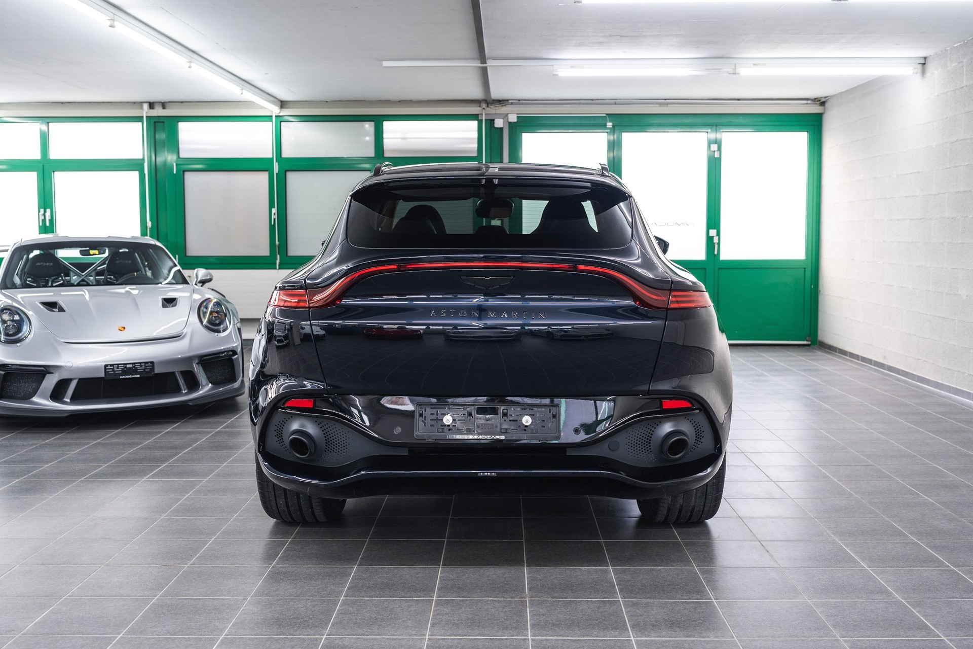 ASTON MARTIN DBX 4.0 V8-image-5