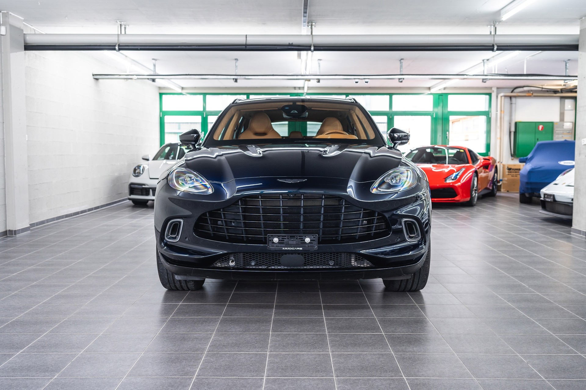 ASTON MARTIN DBX 4.0 V8-image-1