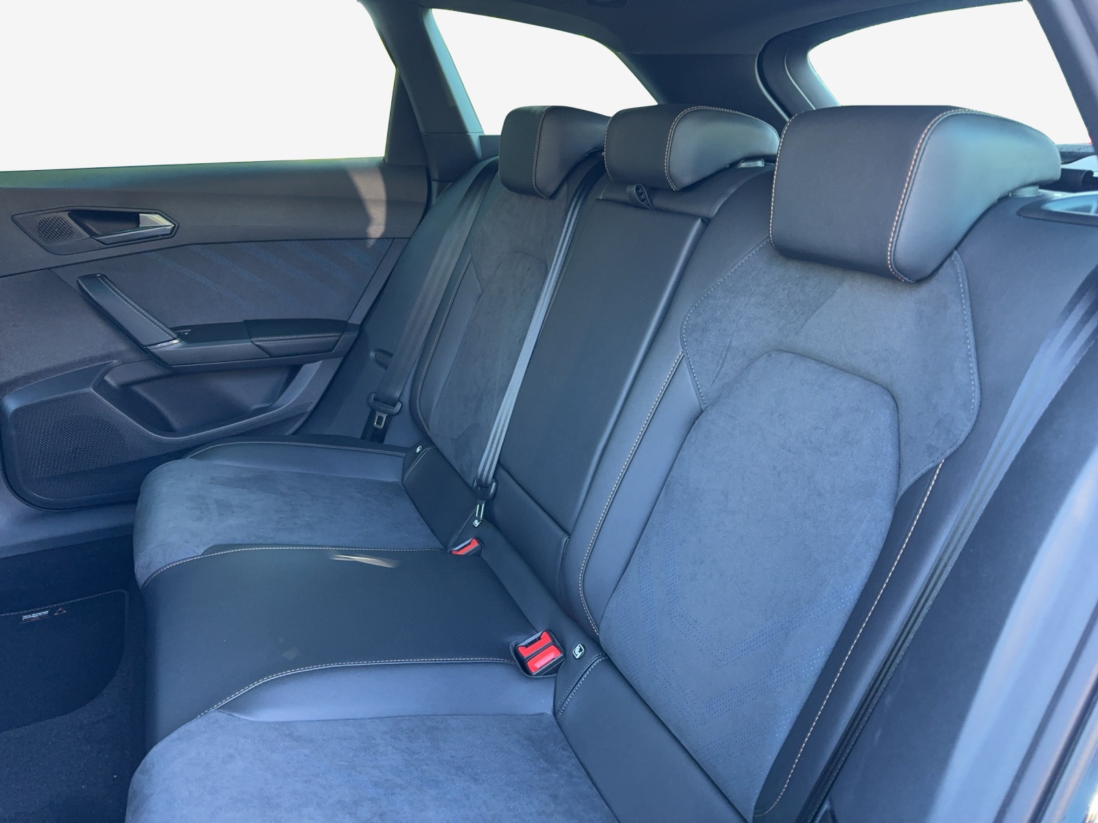 CUPRA LEON ST 1.5 eTSI DSG-image-11