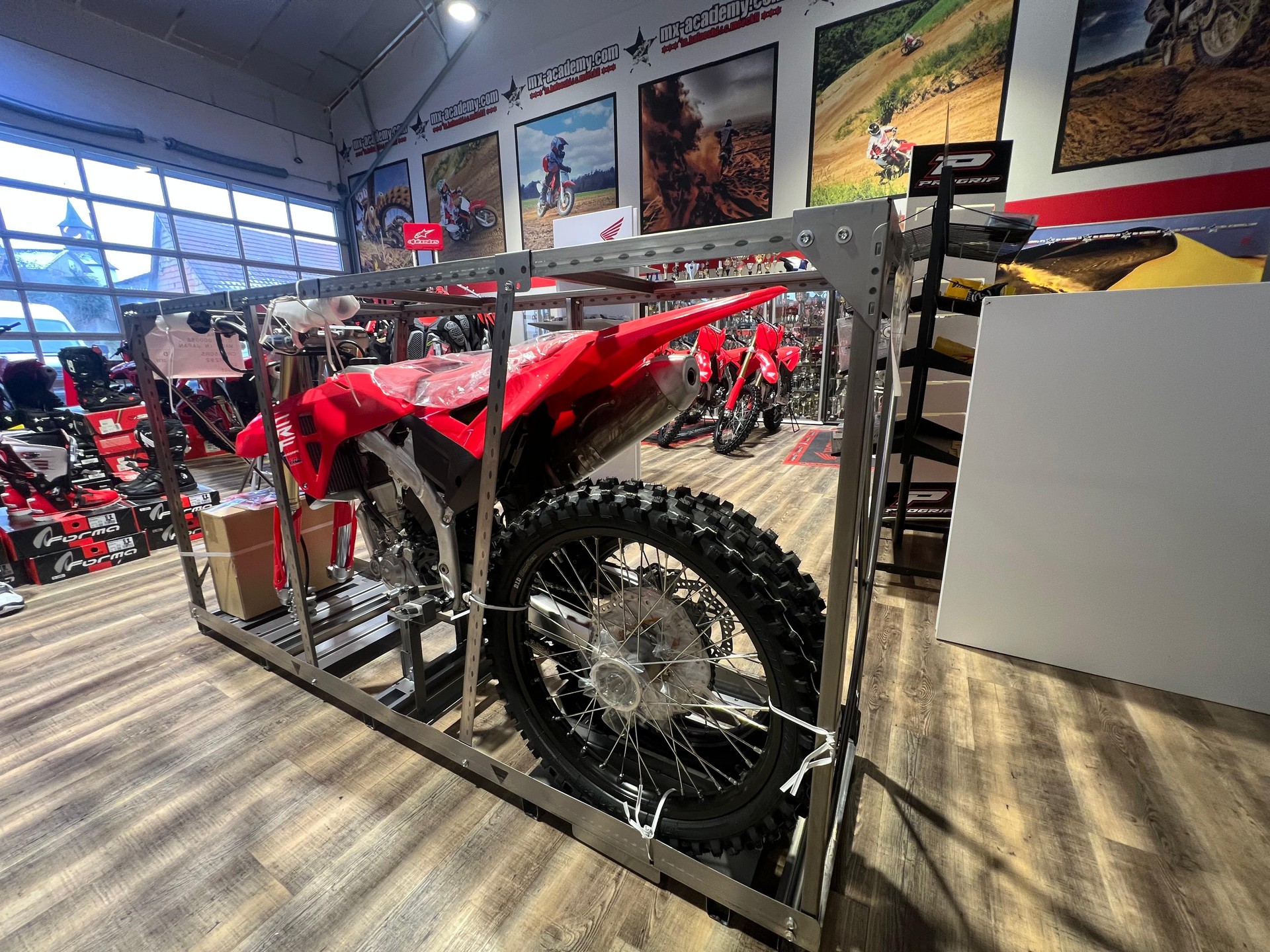 HONDA ** CRF450R ** Neufahrzeug in Kiste-image-8