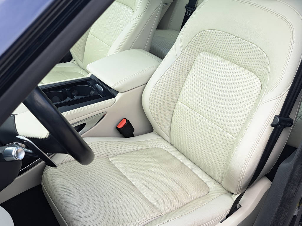 JAGUAR F-Pace 2.0 P400e S AWD PHEV-image-8