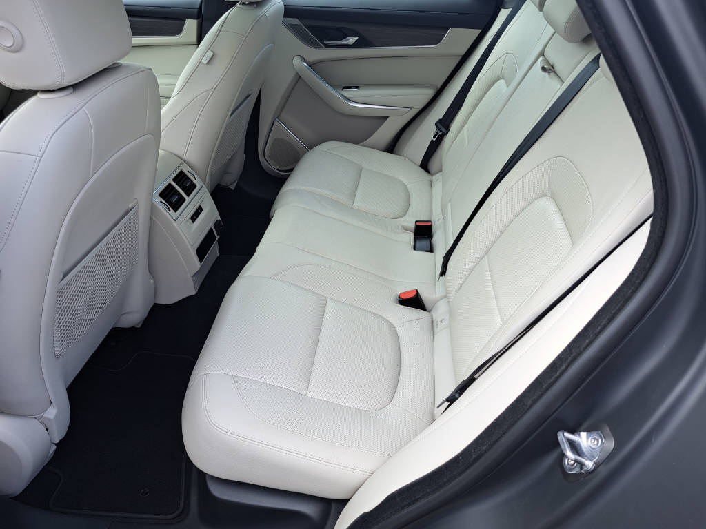 JAGUAR F-Pace 2.0 P400e S AWD PHEV-image-9