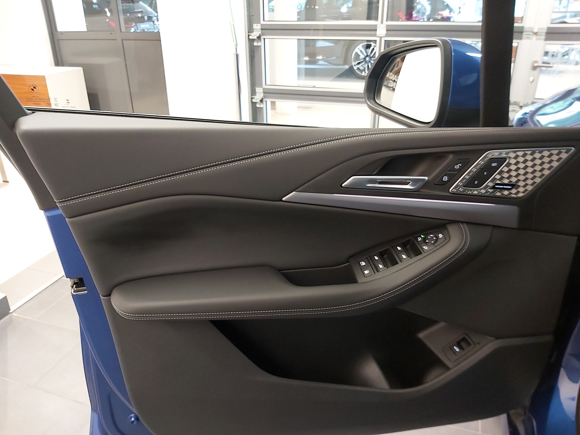 BMW 230e xDr. Act. T. M Sport-image-16