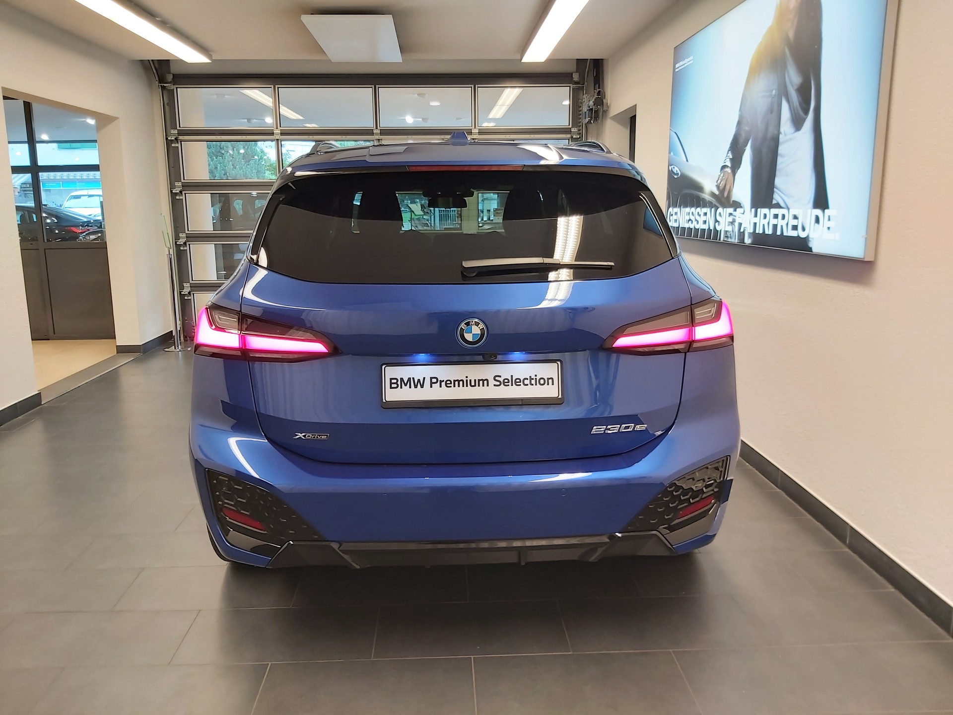 BMW 230e xDr. Act. T. M Sport-image-6