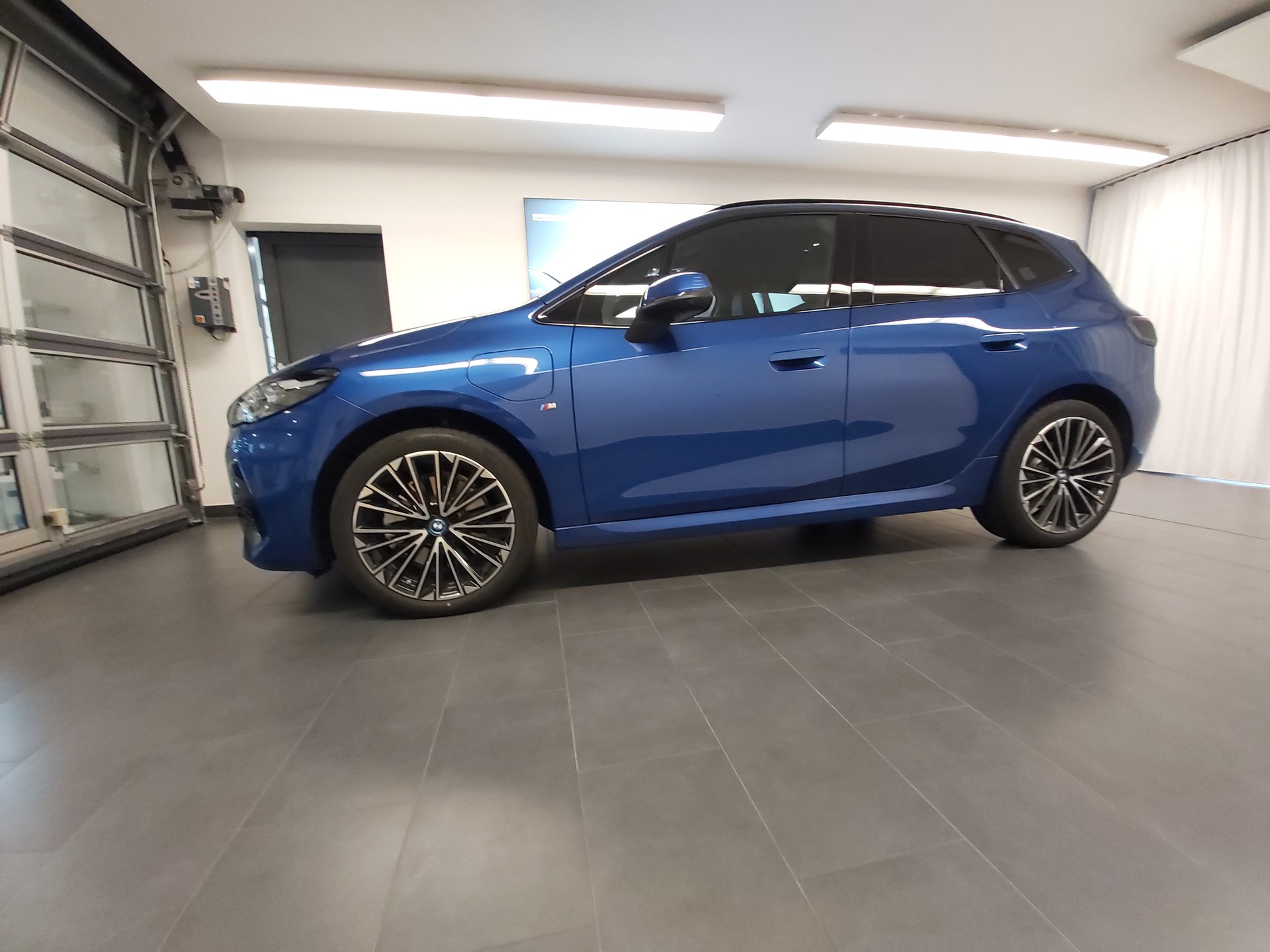 BMW 230e xDr. Act. T. M Sport-image-3