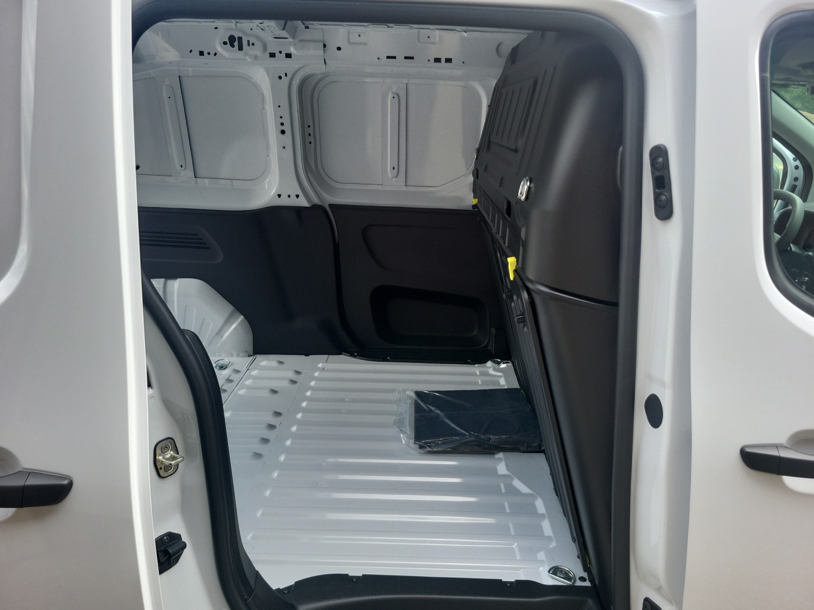 TOYOTA PROACE CITY Van L2 1.5 D Active-image-15