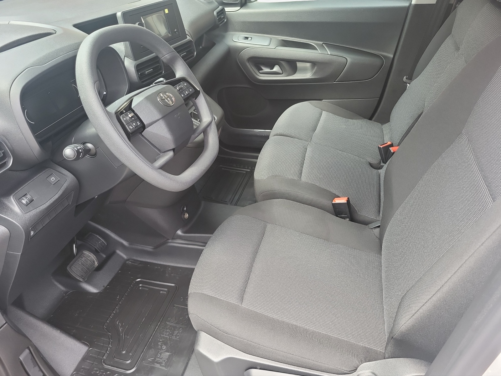 TOYOTA PROACE CITY Van L2 1.5 D Active-image-12
