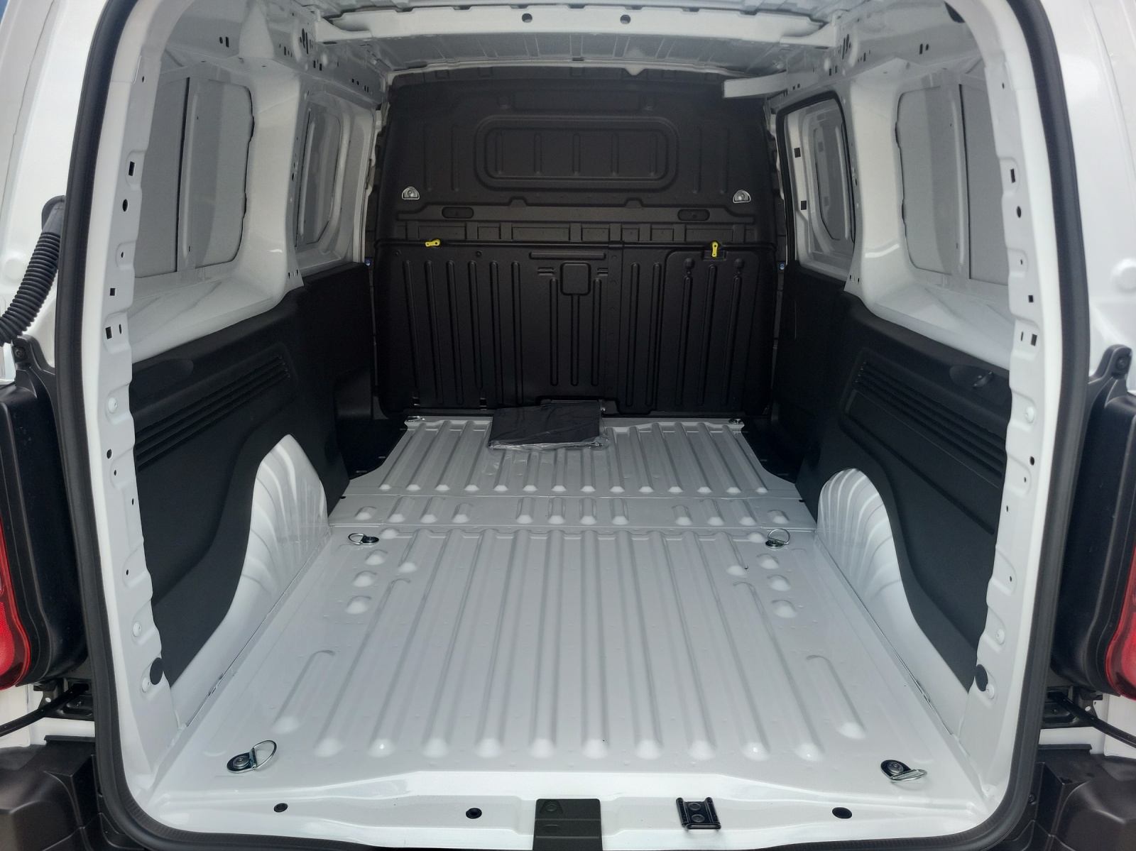TOYOTA PROACE CITY Van L2 1.5 D Active-image-14