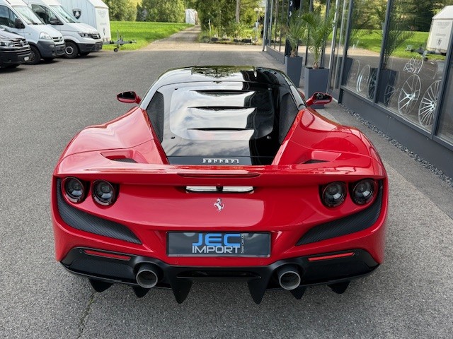FERRARI F8 Tributo-image-7