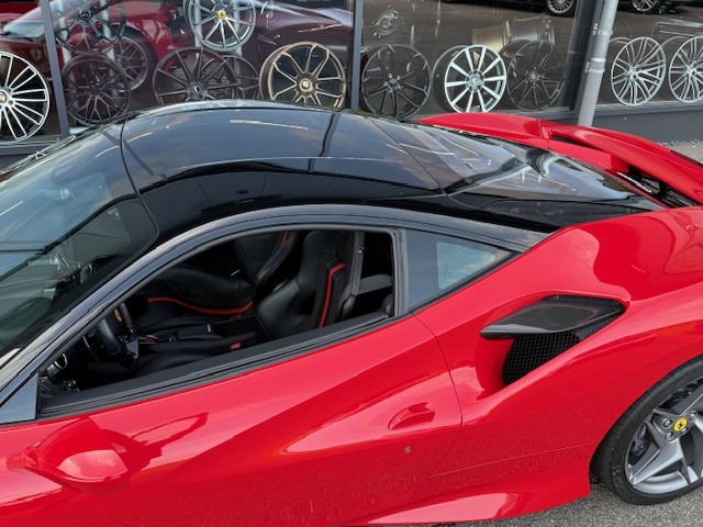 FERRARI F8 Tributo-image-4