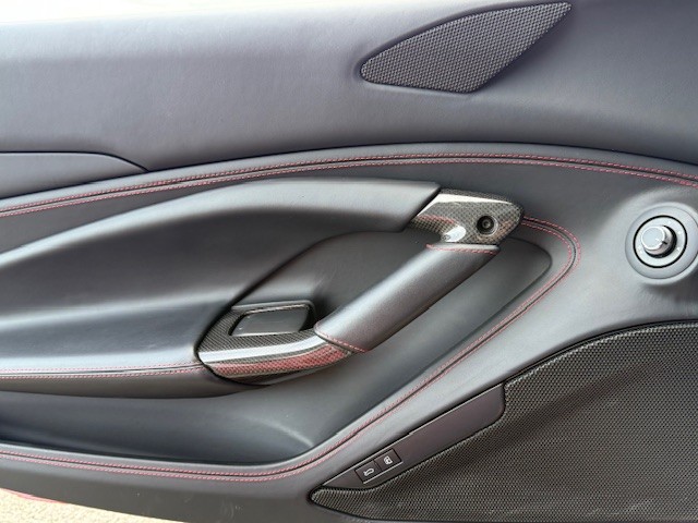 FERRARI F8 Tributo-image-14