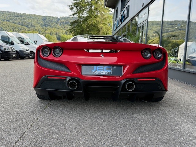 FERRARI F8 Tributo-image-6