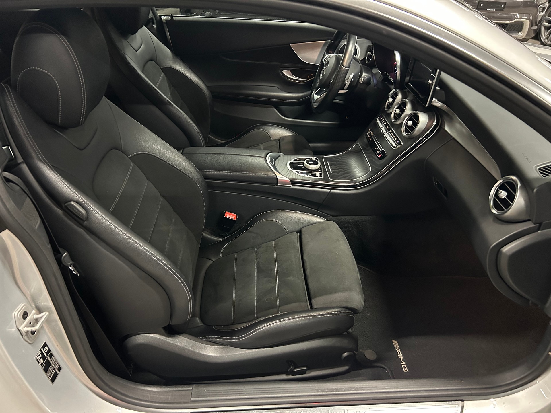 MERCEDES-BENZ C 250 d AMG Line Coupé 9G-Tronic-image-12
