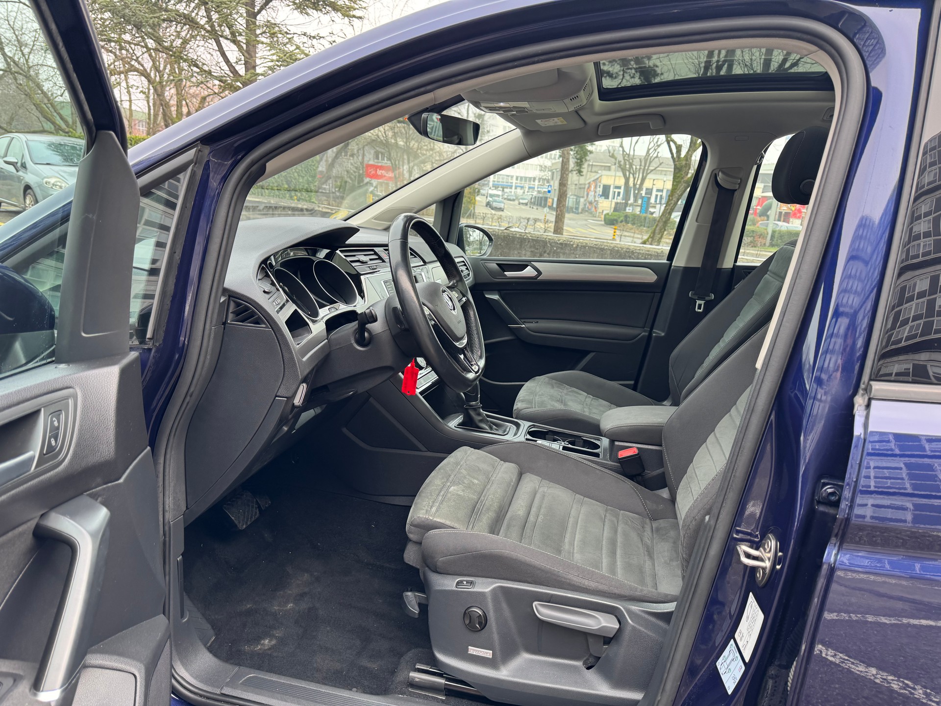 VW Touran 2.0 TDI BlueMotion Technology Comfortline DSG-image-13