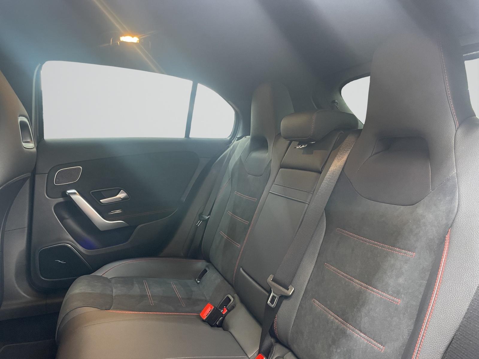 MERCEDES-BENZ A 250 e EQ Star AMG Line-image-7
